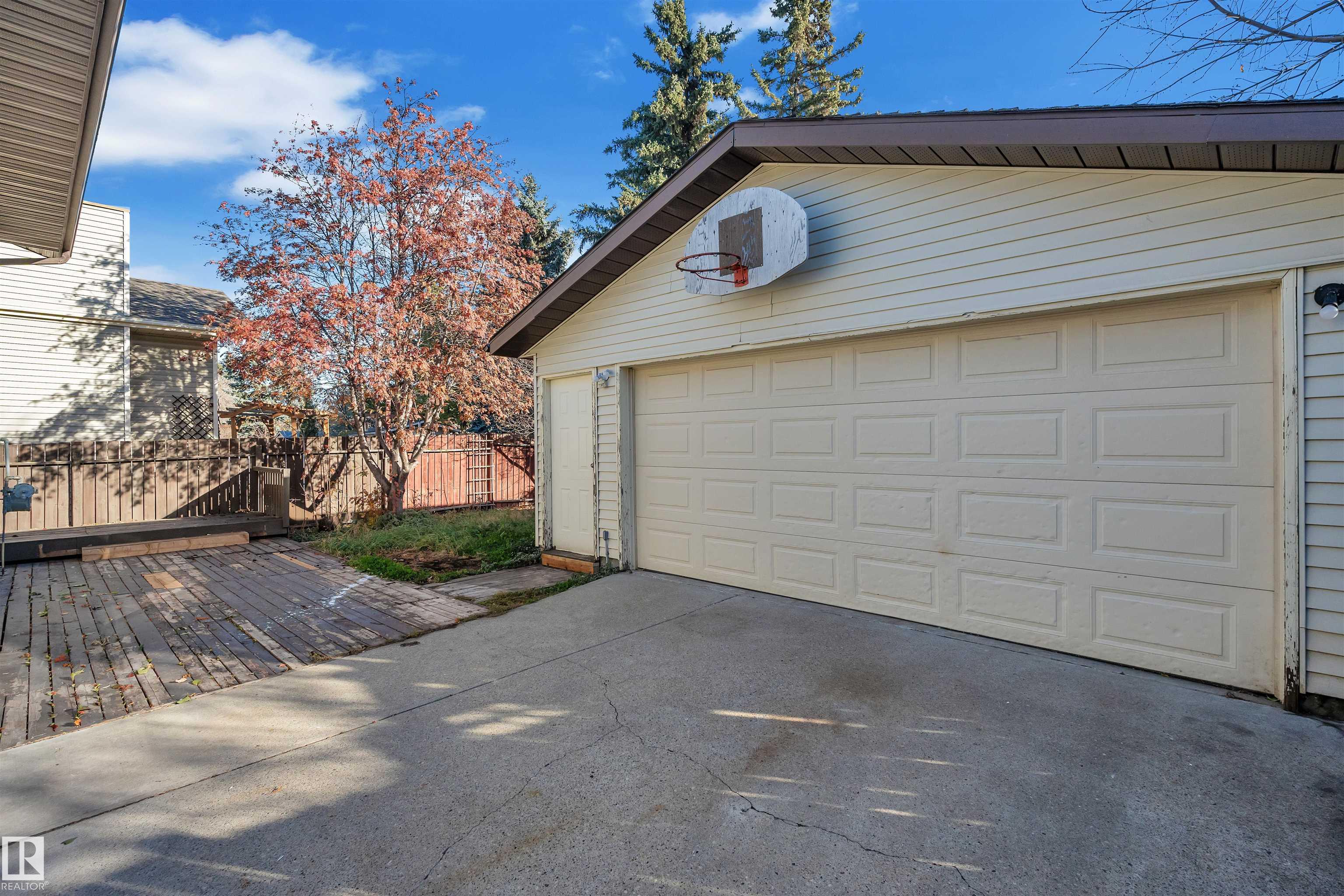 Photo 26 at 1111 49a Street NW, Crawford Plains, Edmonton