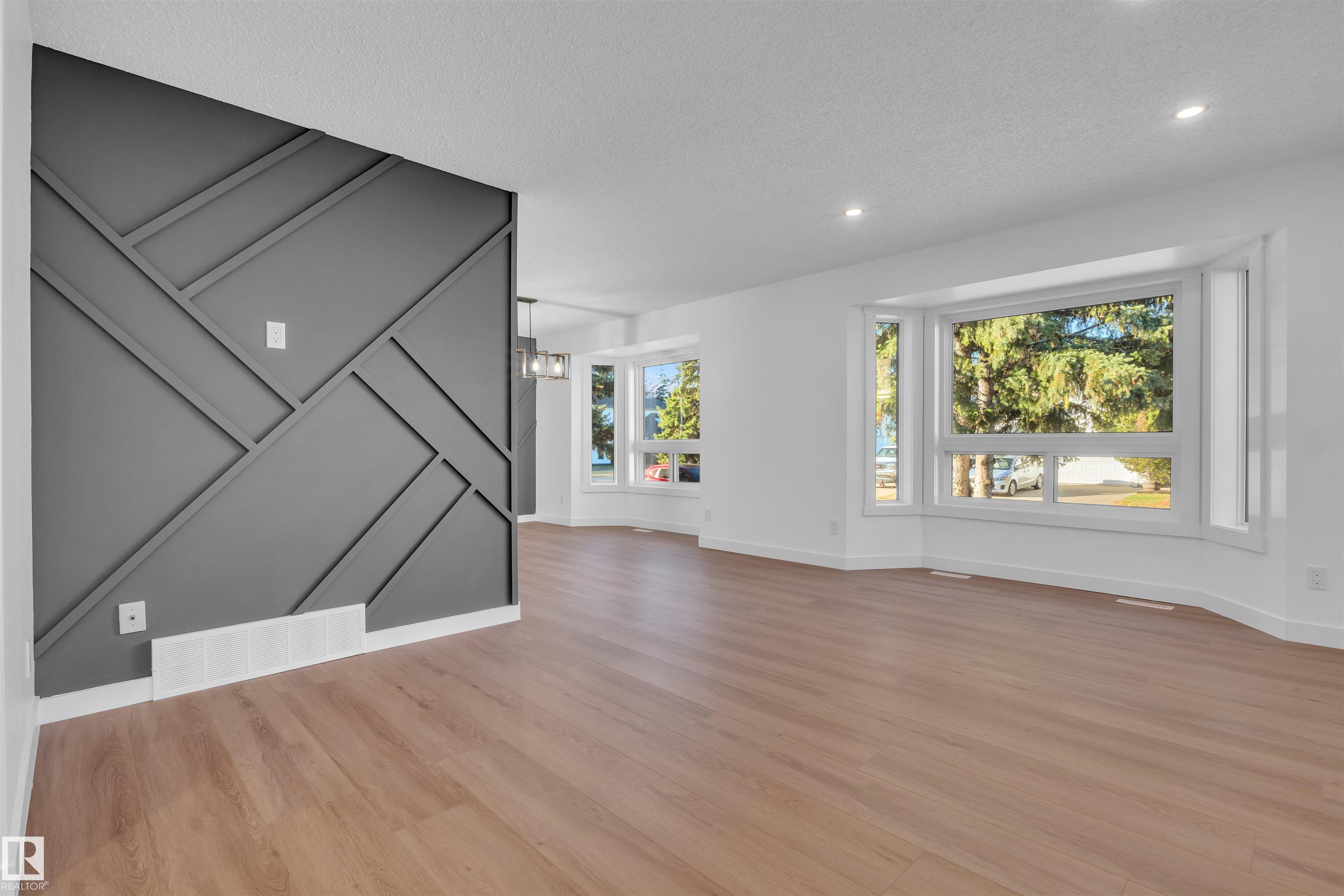 Photo 9 at 1111 49a Street NW, Crawford Plains, Edmonton