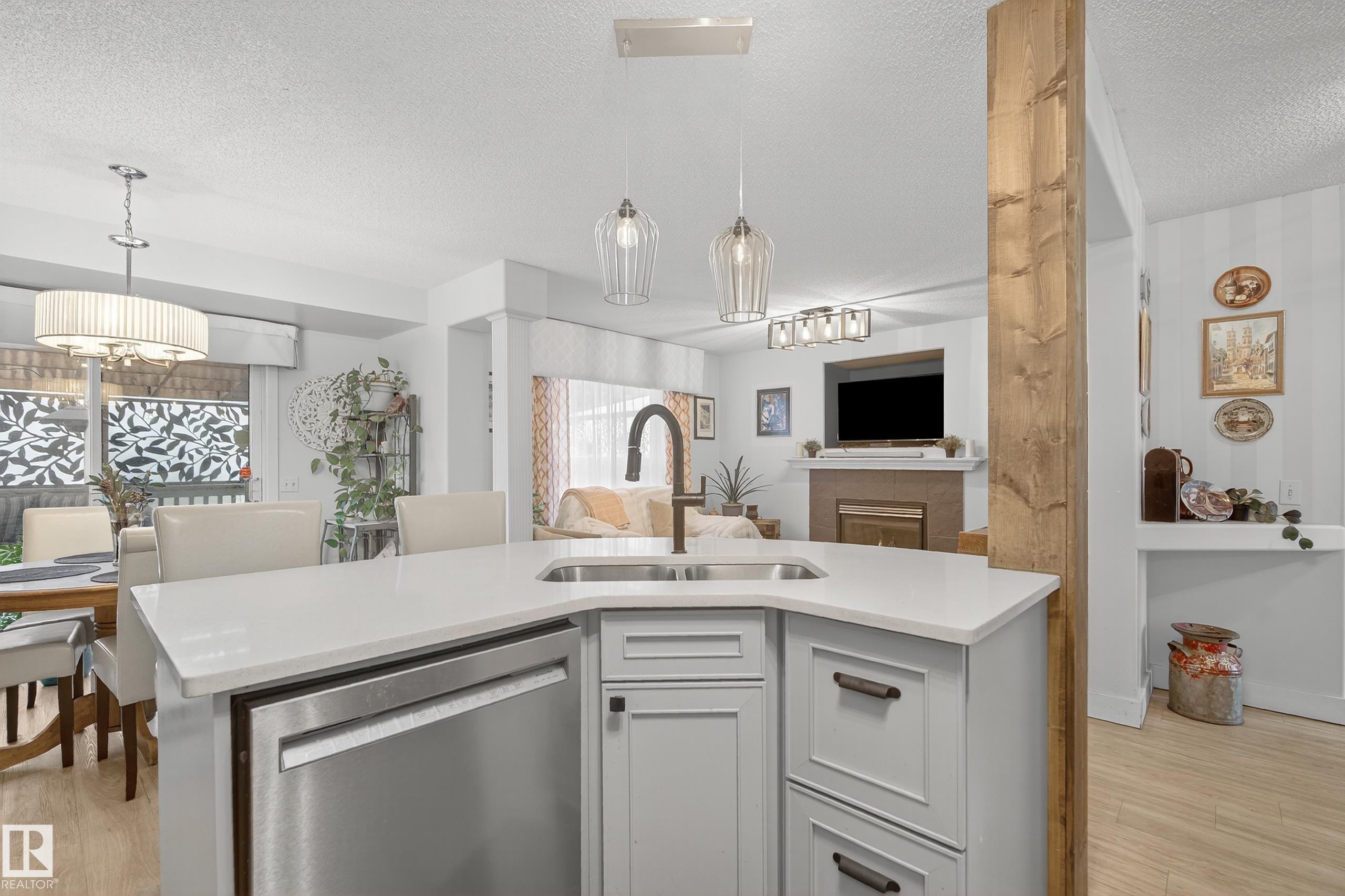 Photo 6 at 138 Easton Road SW, Ellerslie, Edmonton