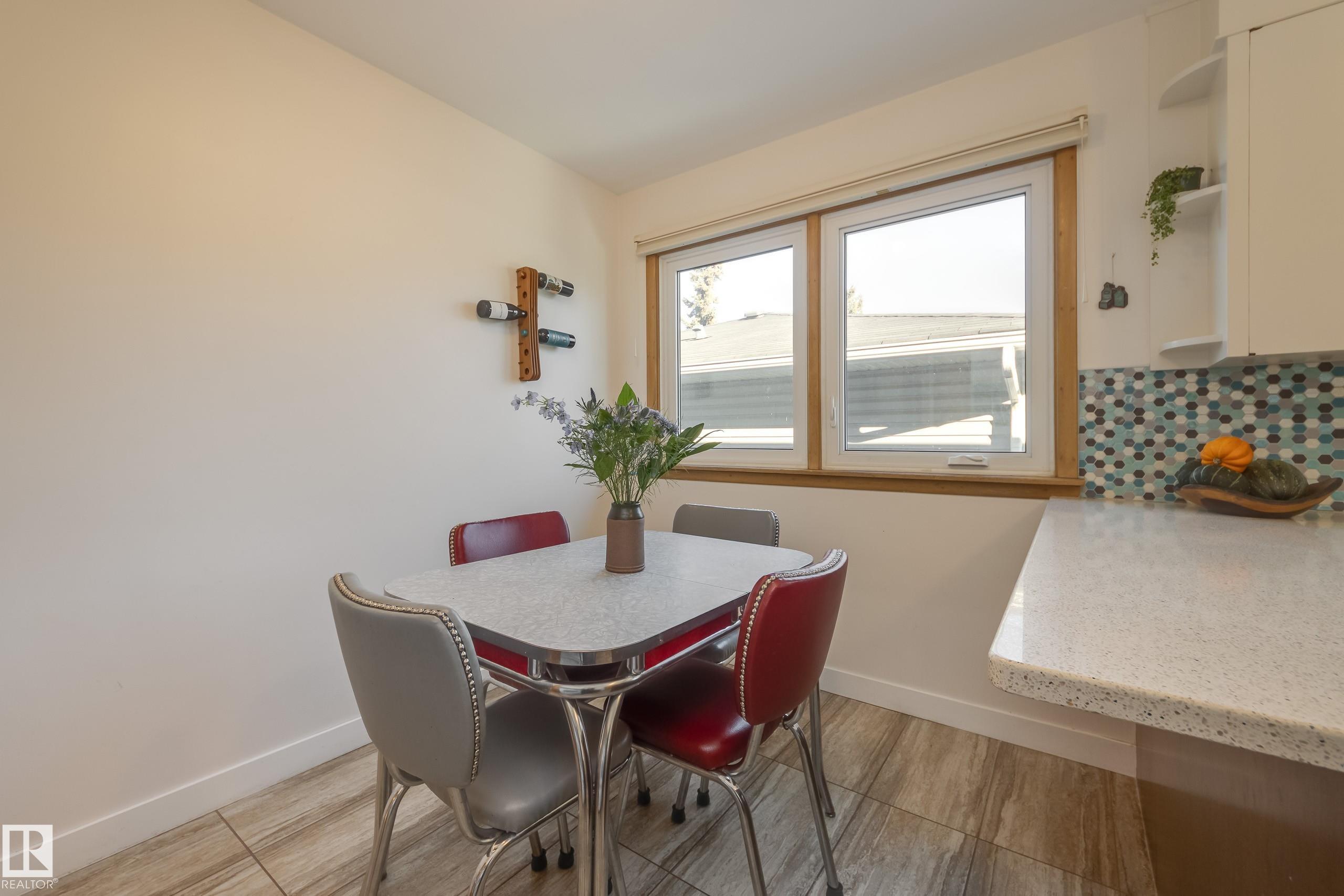 Photo 8 at 9651 66 Avenue NW, Hazeldean, Edmonton