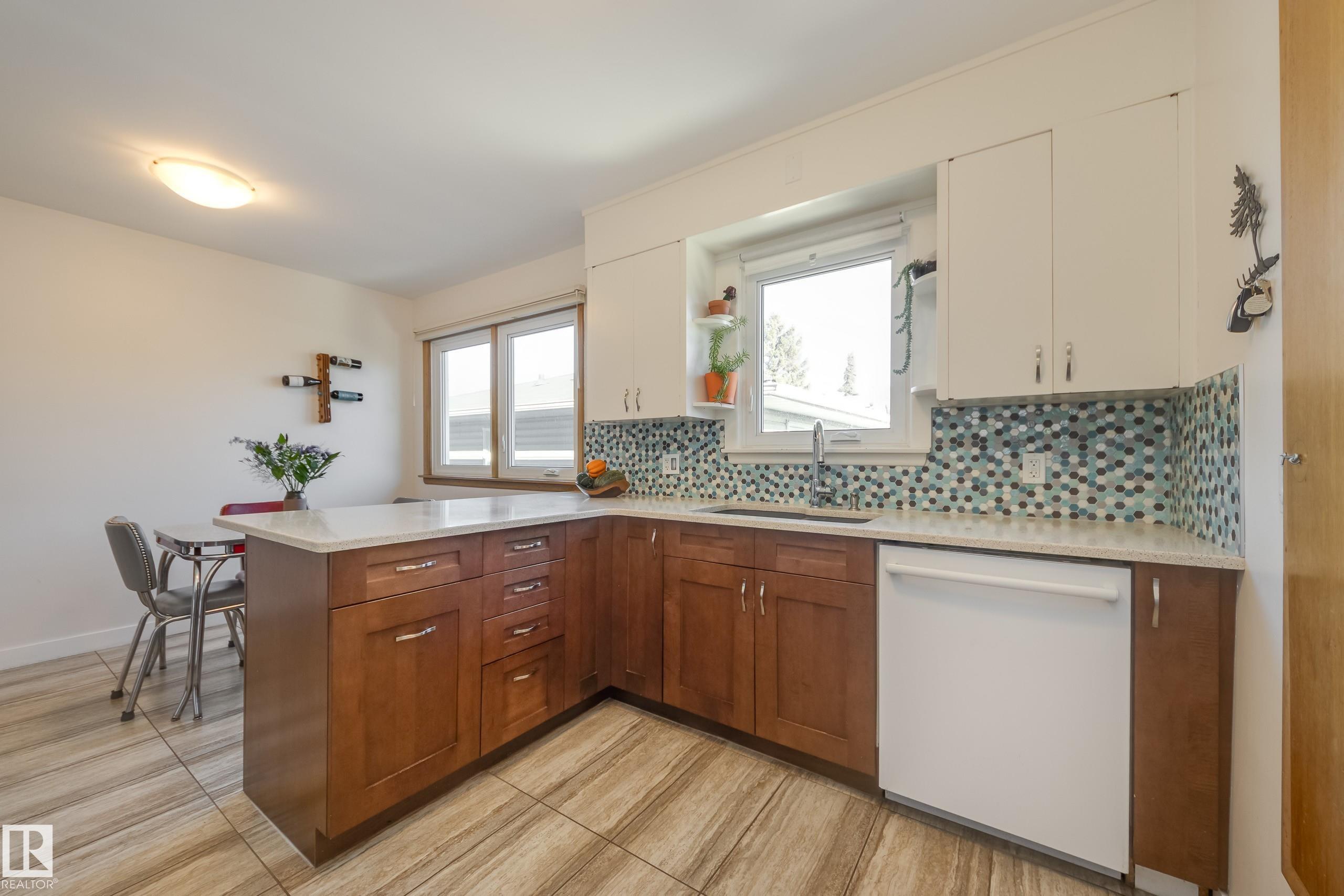 Photo 10 at 9651 66 Avenue NW, Hazeldean, Edmonton