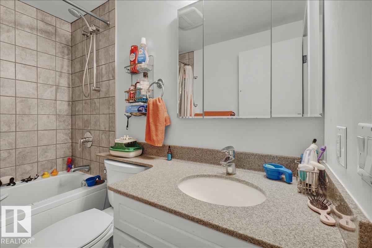 Photo 23 at 4737 35 Avenue NW, Minchau, Edmonton