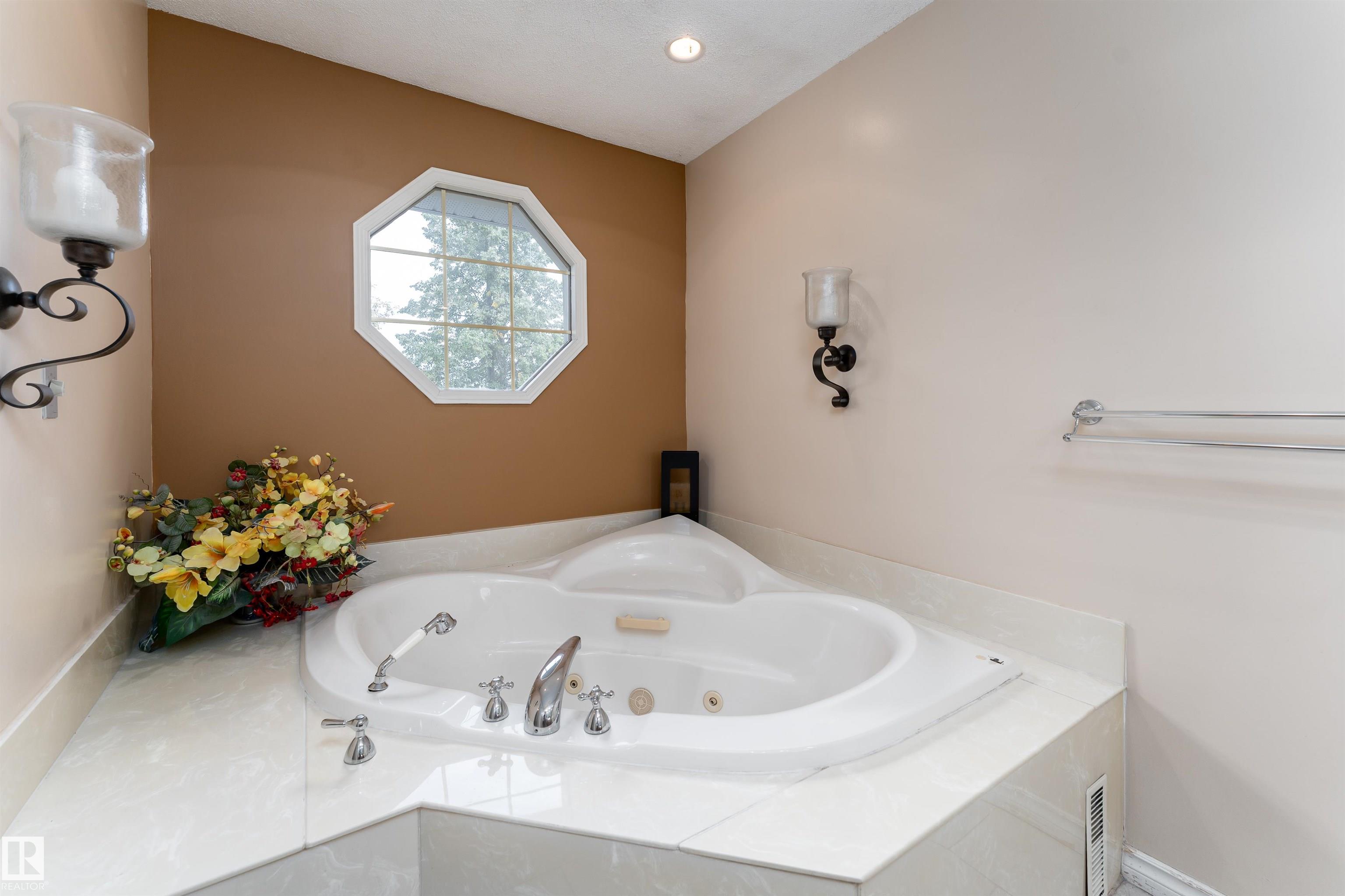 Photo 29 at 5310 39b Avenue NW, Greenview, Edmonton