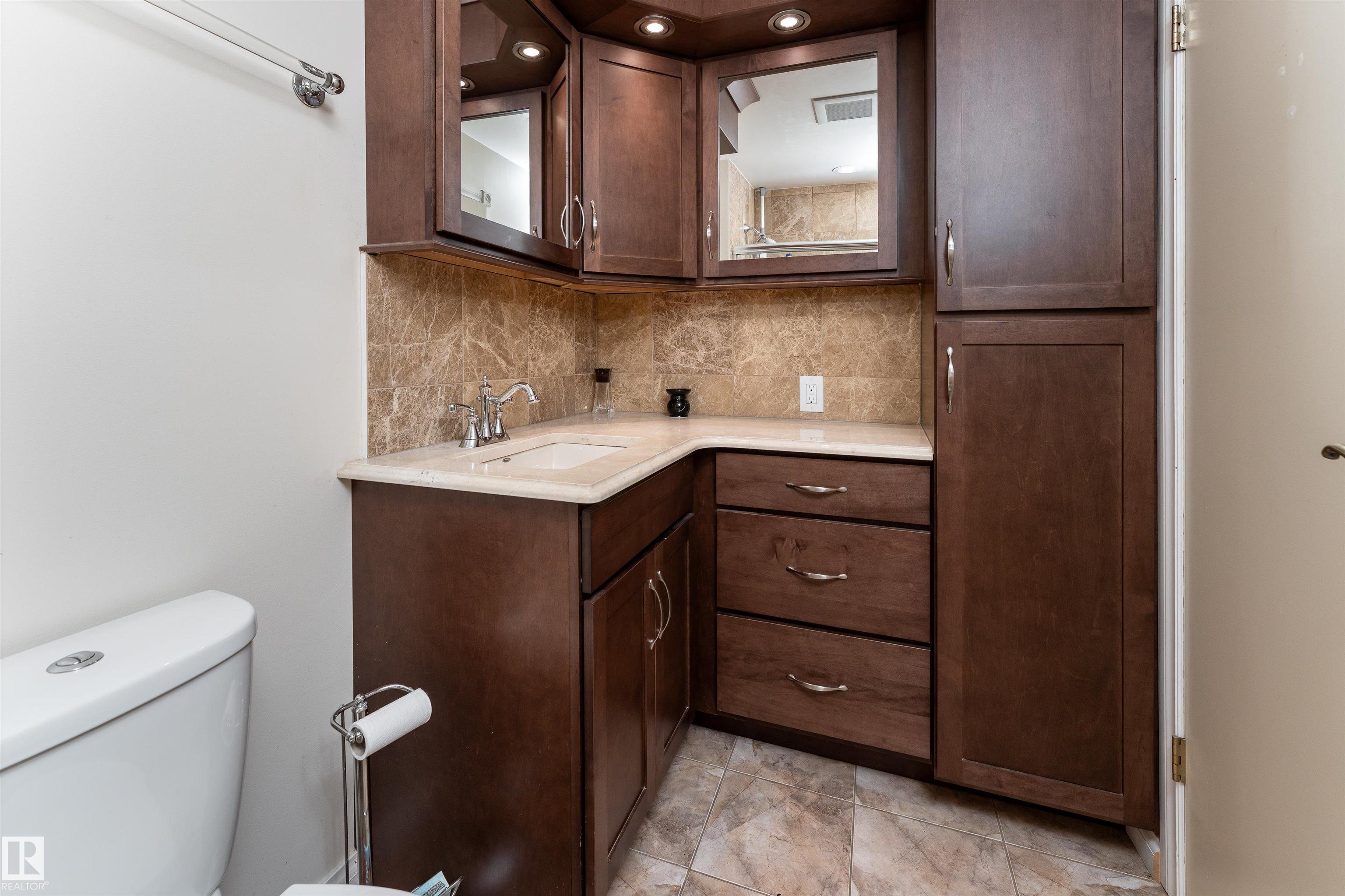 Photo 36 at 5310 39b Avenue NW, Greenview, Edmonton