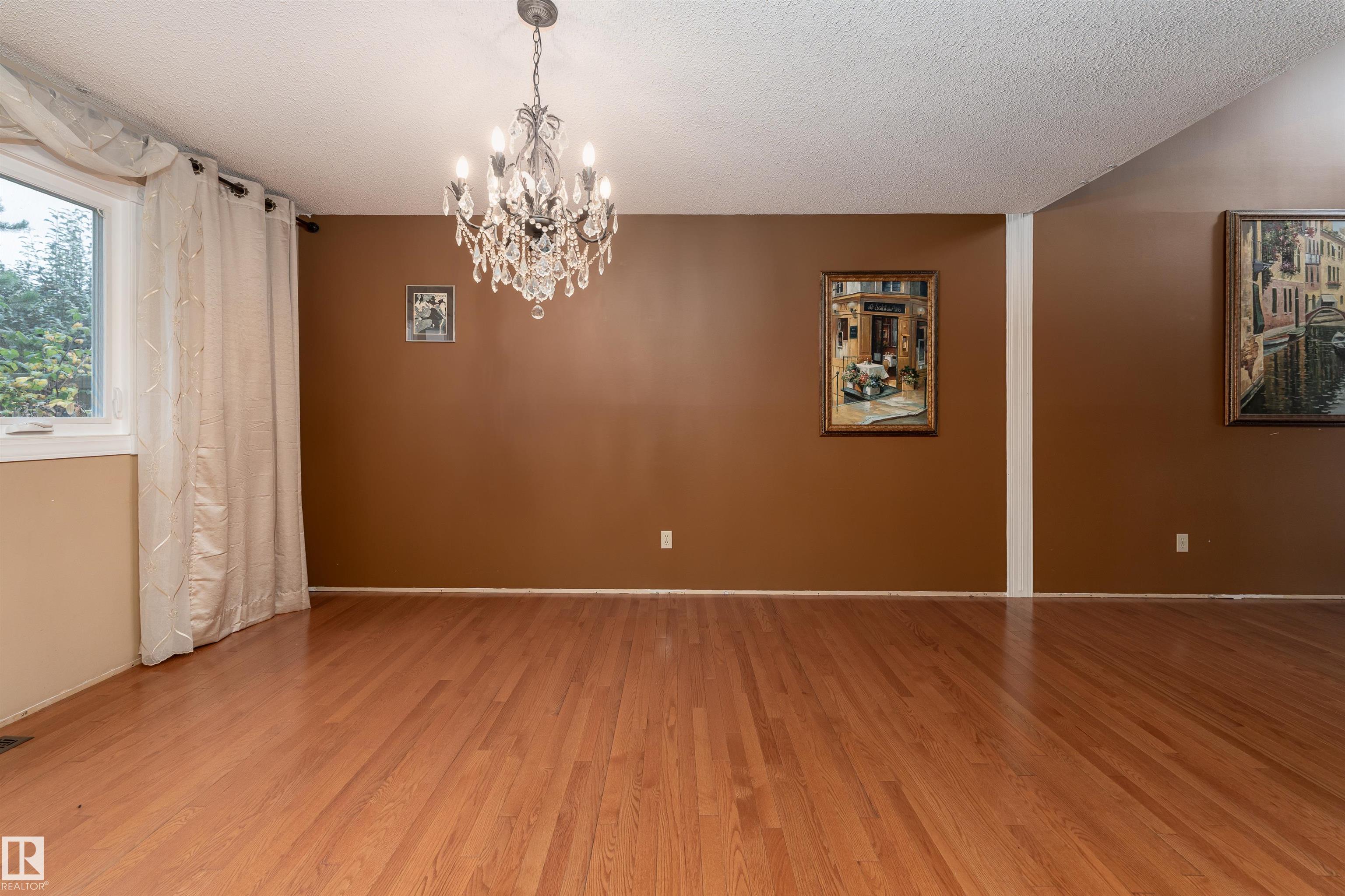 Photo 6 at 5310 39b Avenue NW, Greenview, Edmonton