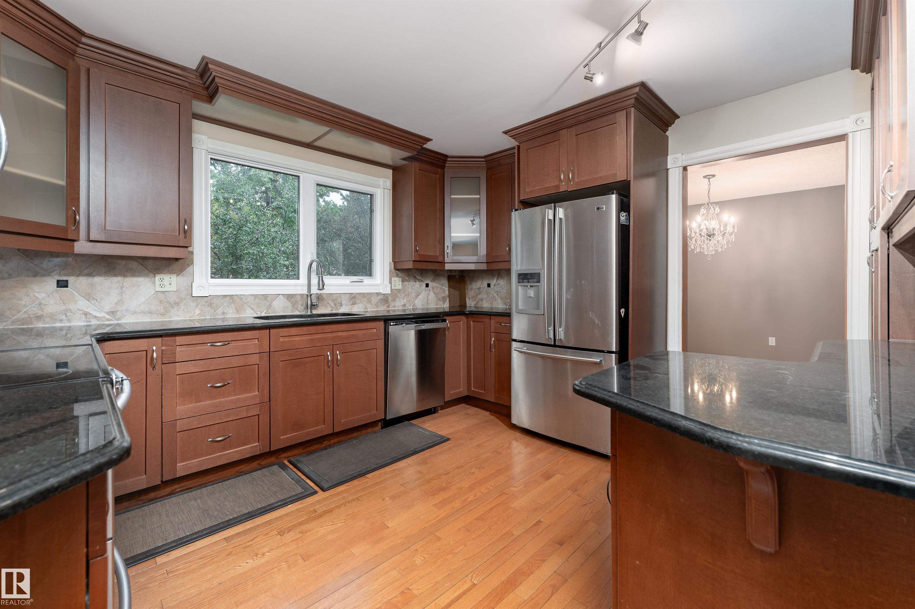 Photo 7 at 5310 39b Avenue NW, Greenview, Edmonton