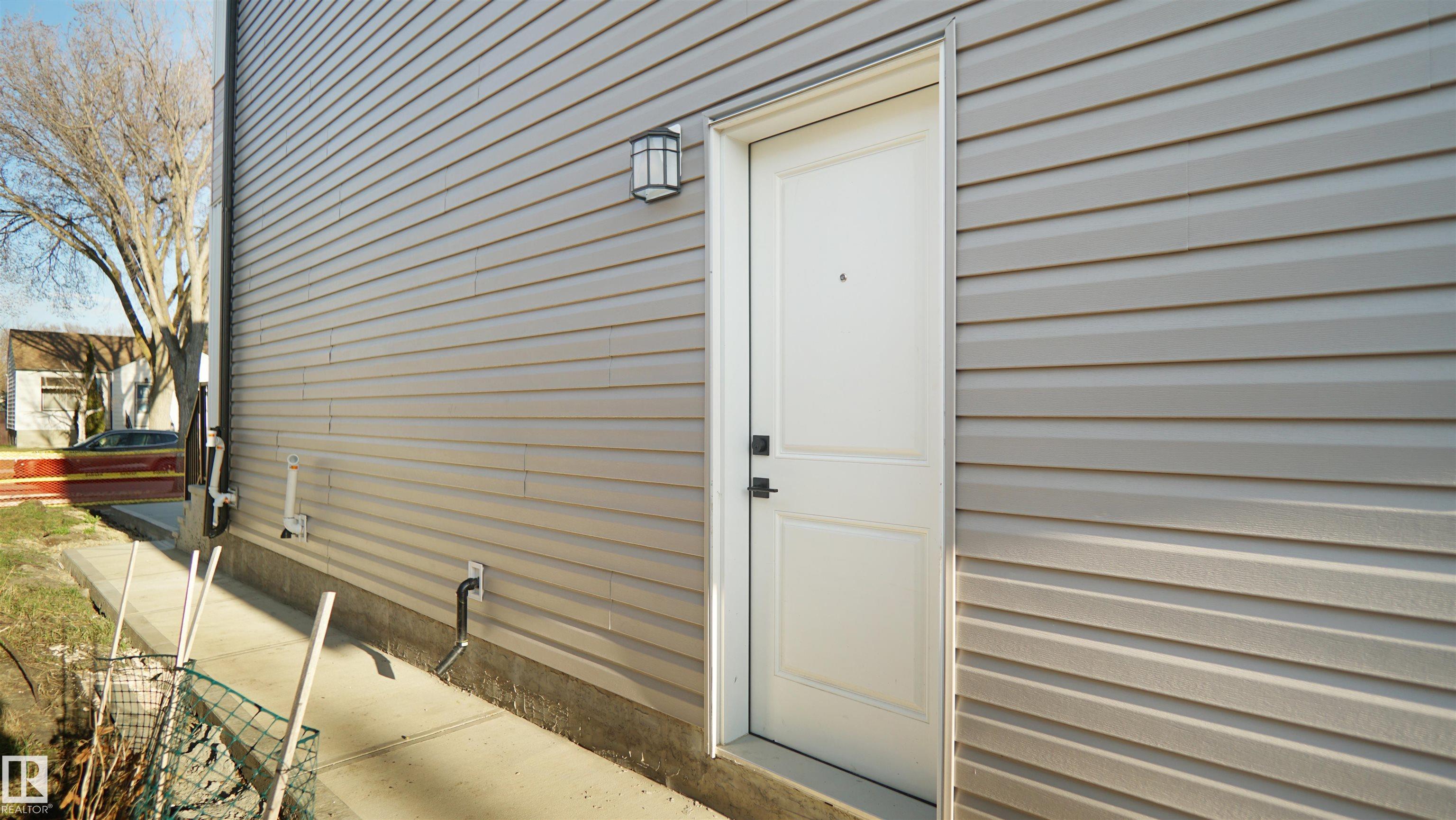 Photo 5 at 11708 126 Street NW, Inglewood, Edmonton