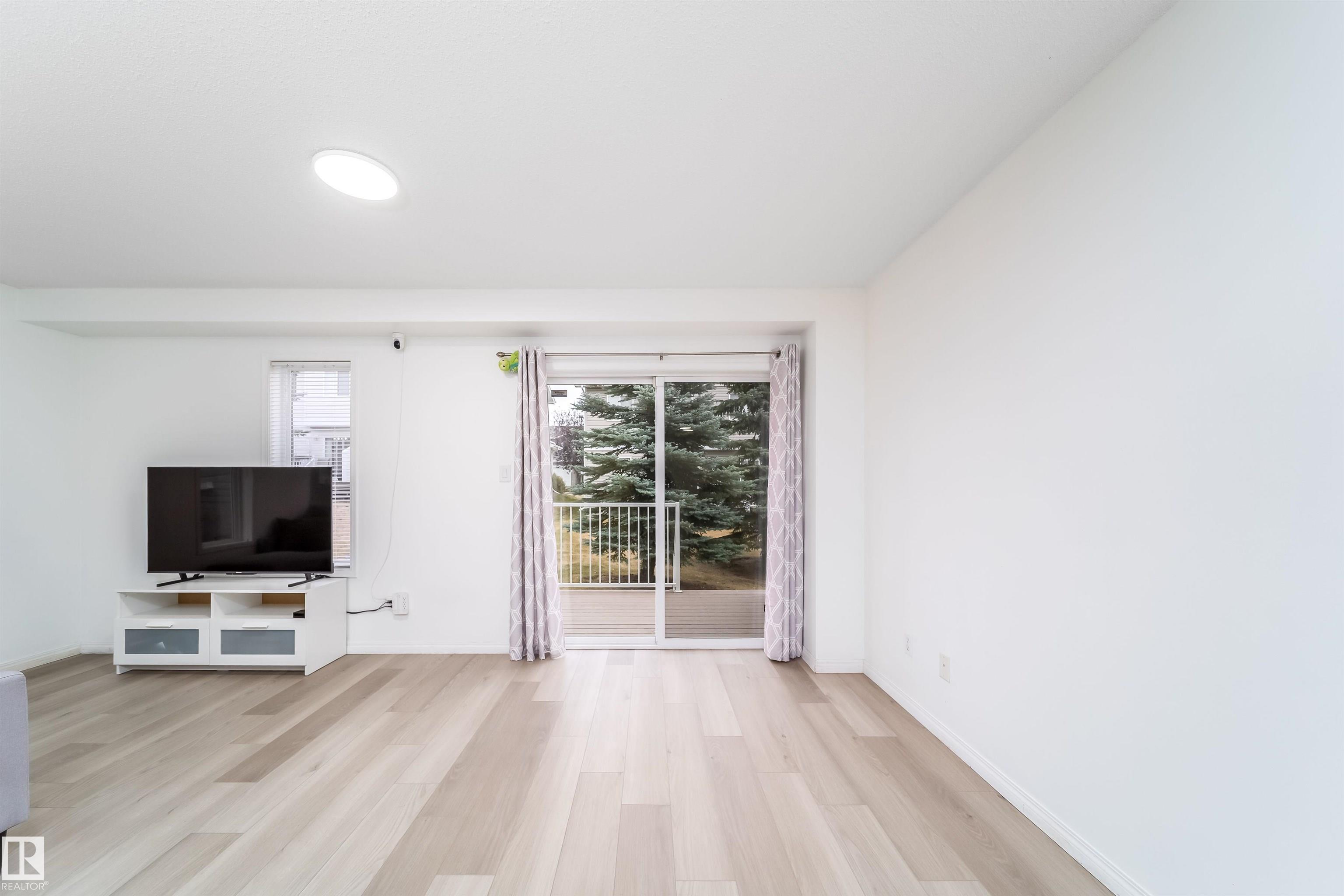 Photo 8 at 30 - 130 Hyndman Crescent NW, River Valley Hermitage, Edmonton