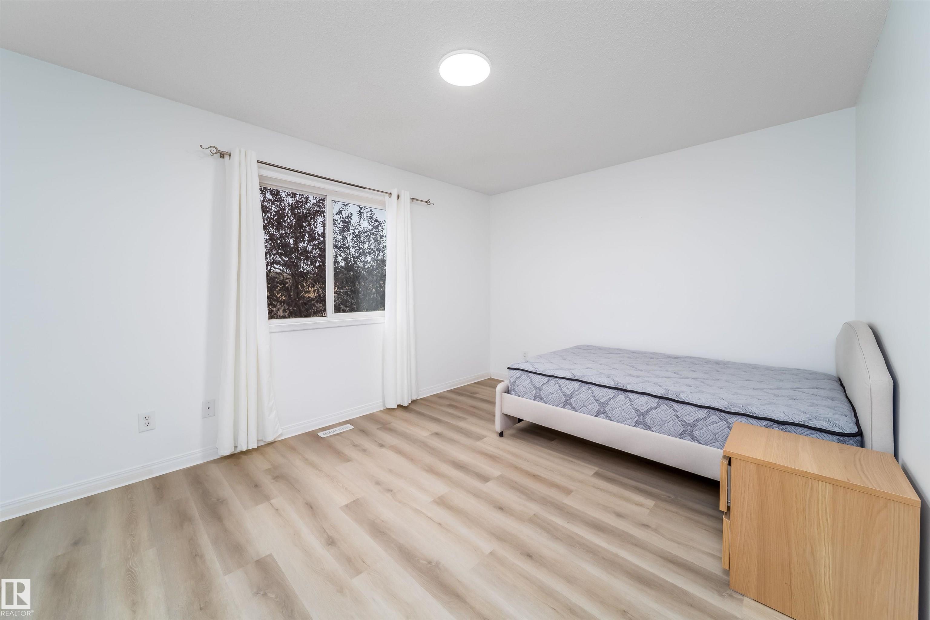 Photo 10 at 30 - 130 Hyndman Crescent NW, River Valley Hermitage, Edmonton