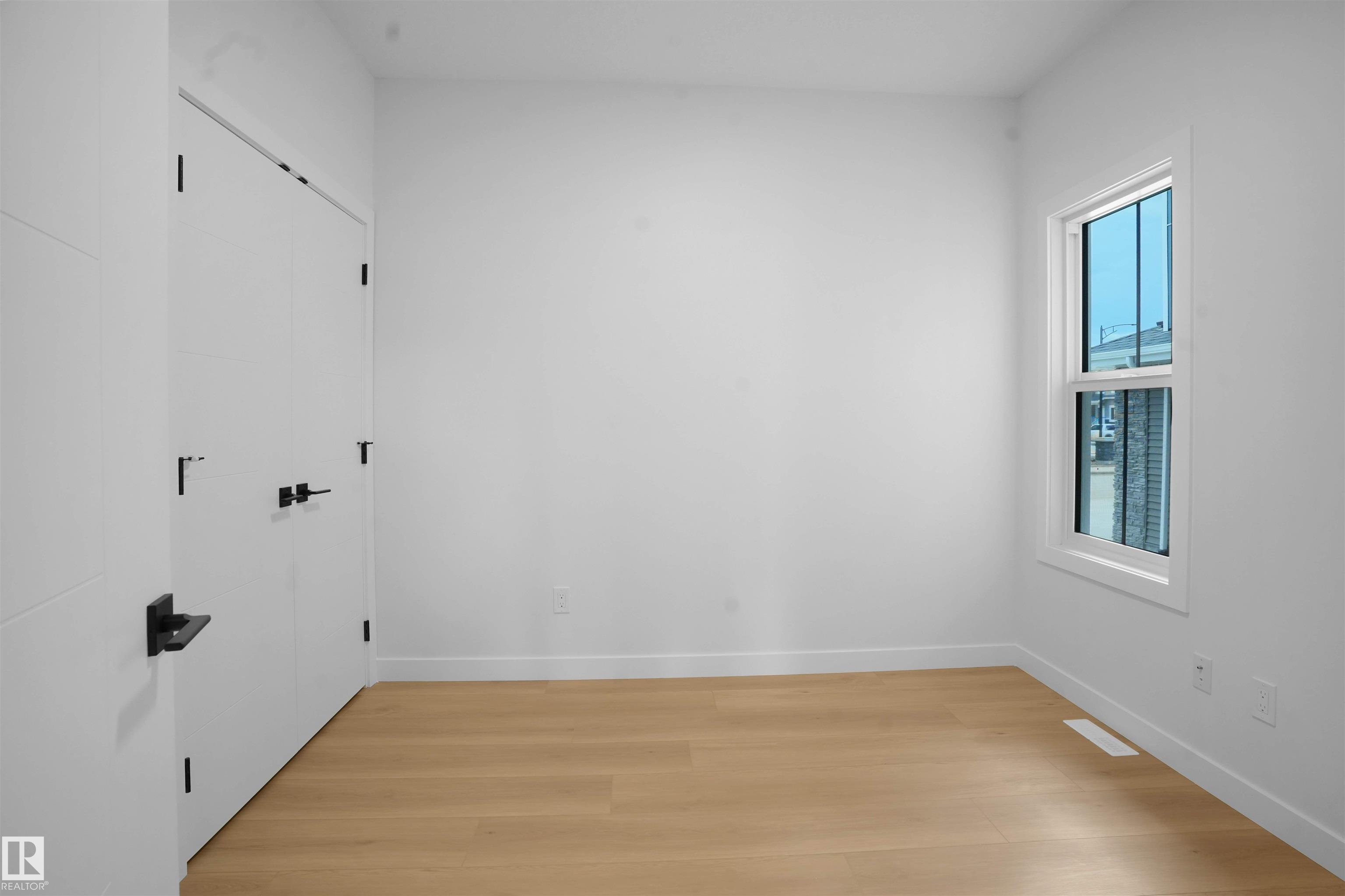 Photo 2 at 1419 Osprey Court NW, Hawks Ridge, Edmonton