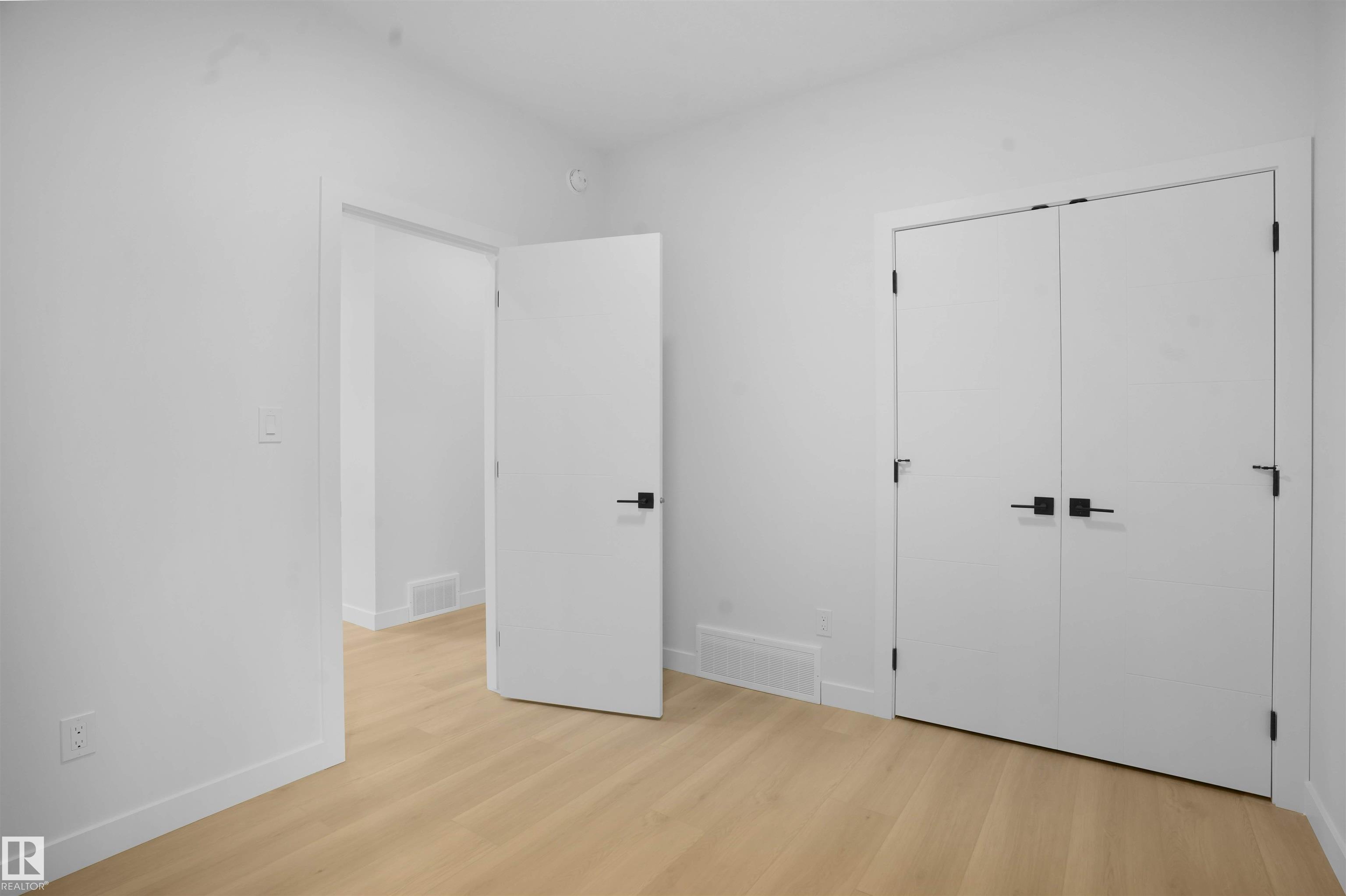 Photo 3 at 1419 Osprey Court NW, Hawks Ridge, Edmonton