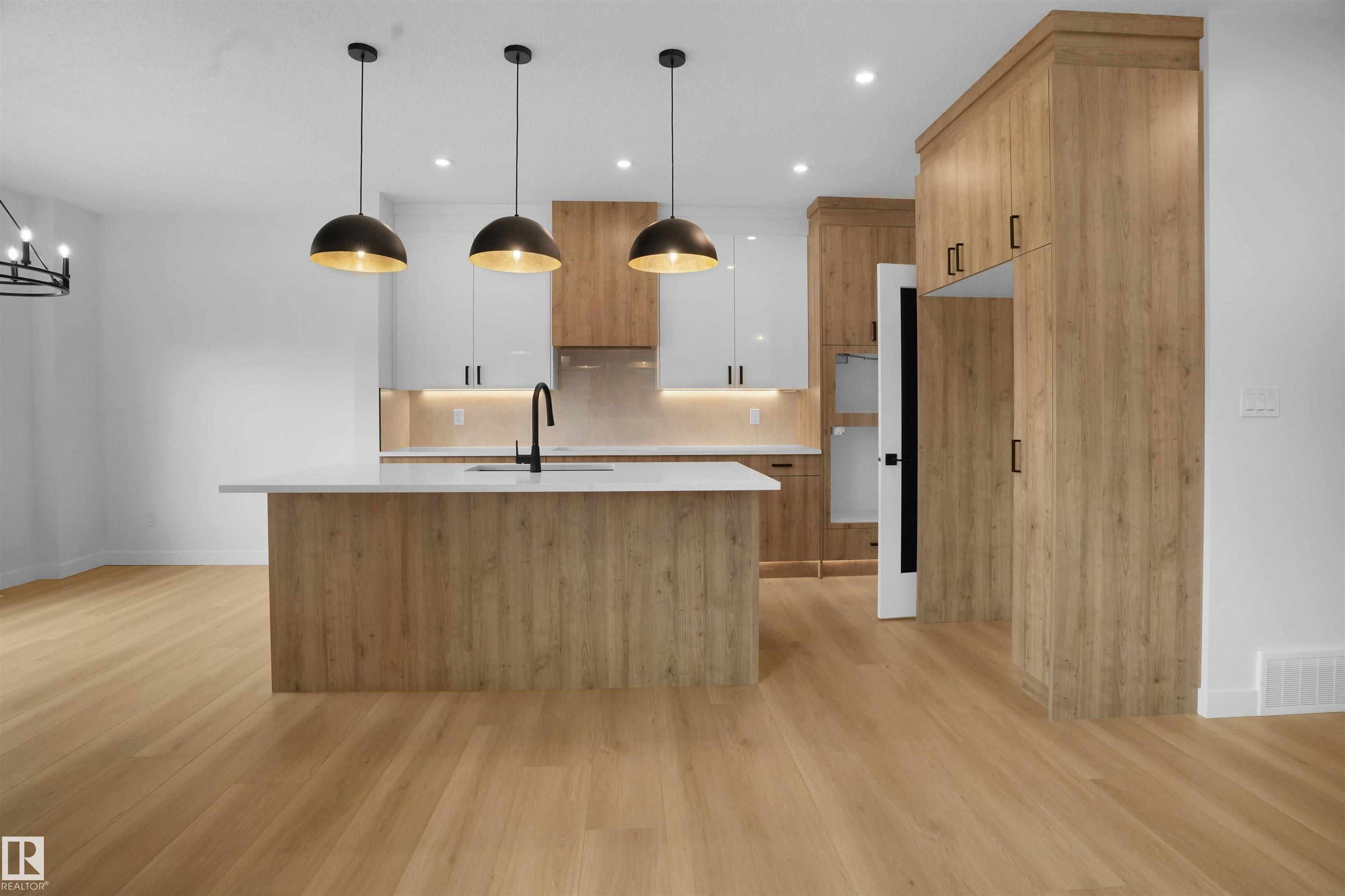 Photo 7 at 1419 Osprey Court NW, Hawks Ridge, Edmonton