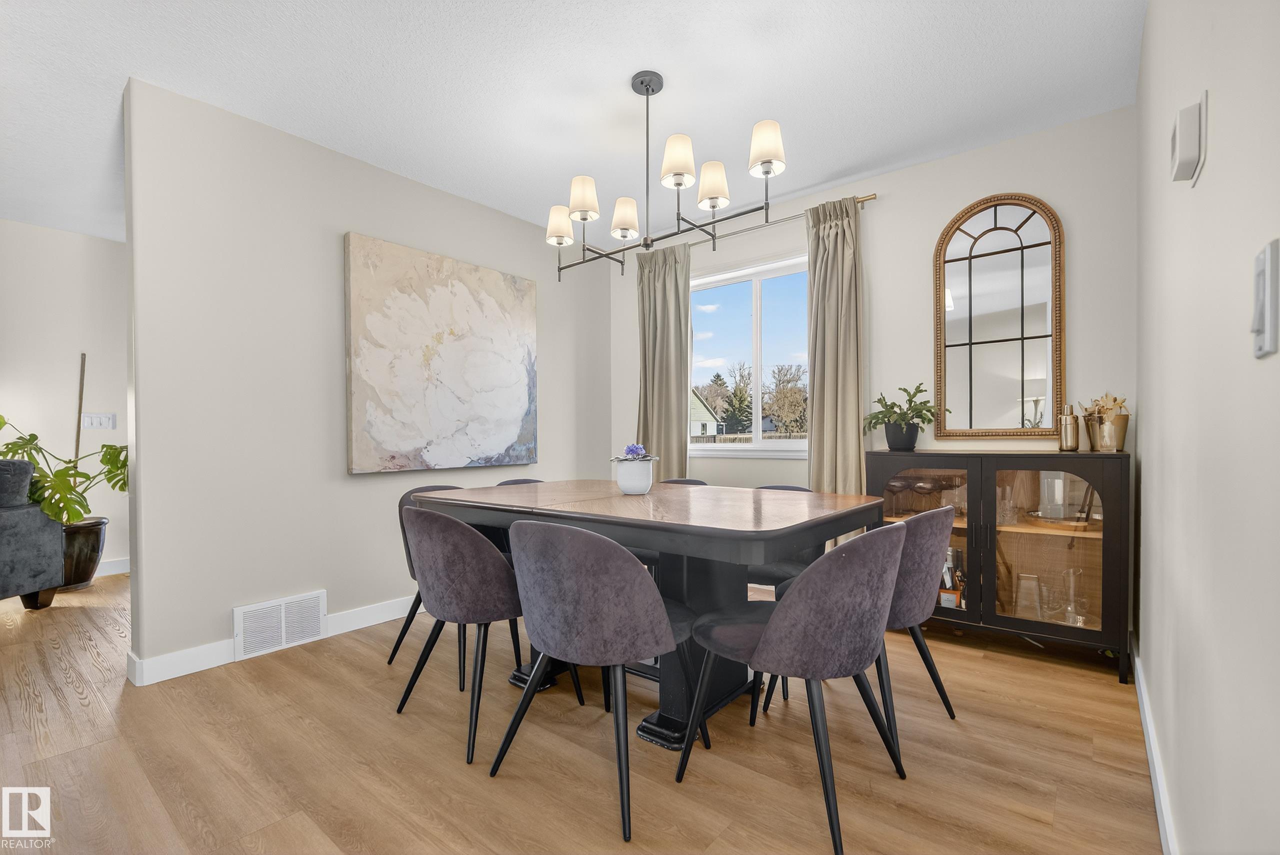 Photo 13 at 8705 92a Avenue NW, Strathearn, Edmonton