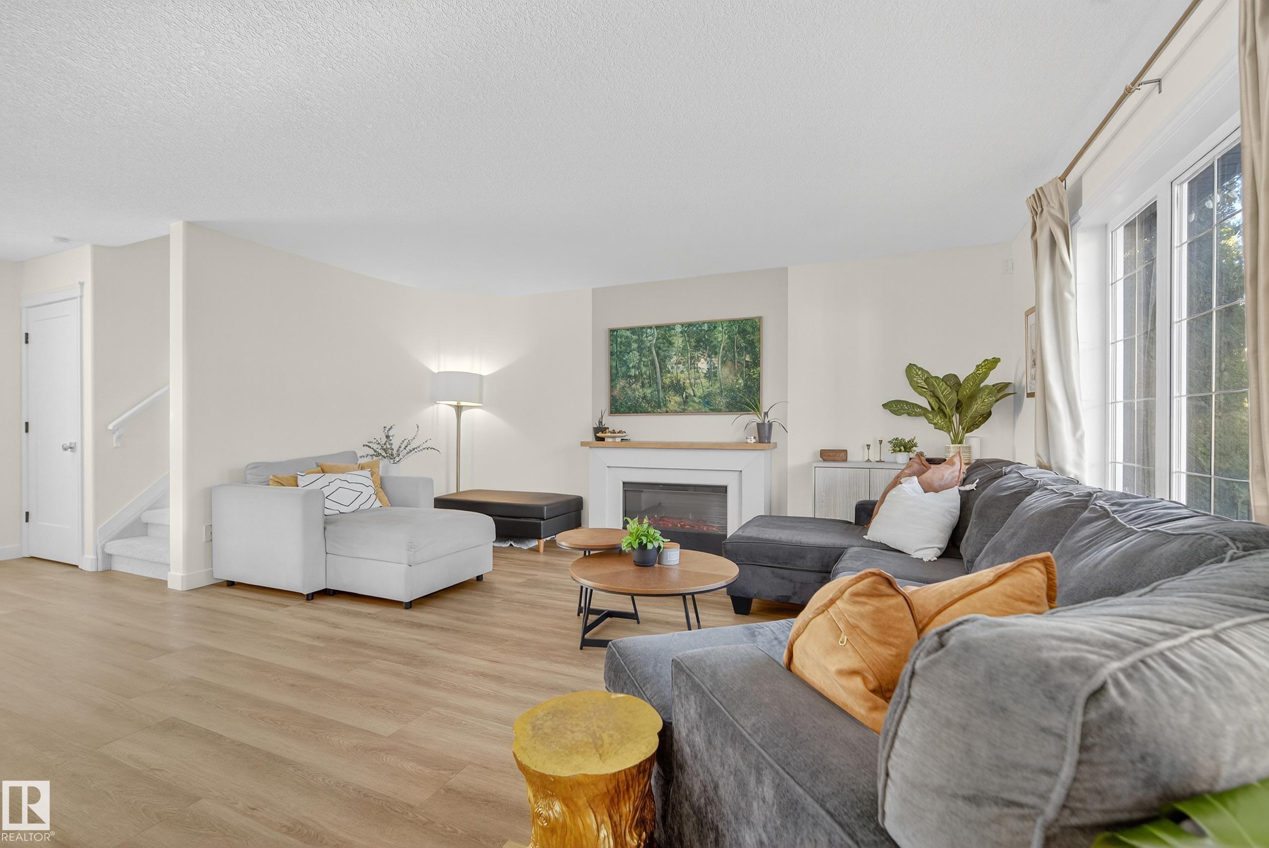 Photo 5 at 8705 92a Avenue NW, Strathearn, Edmonton