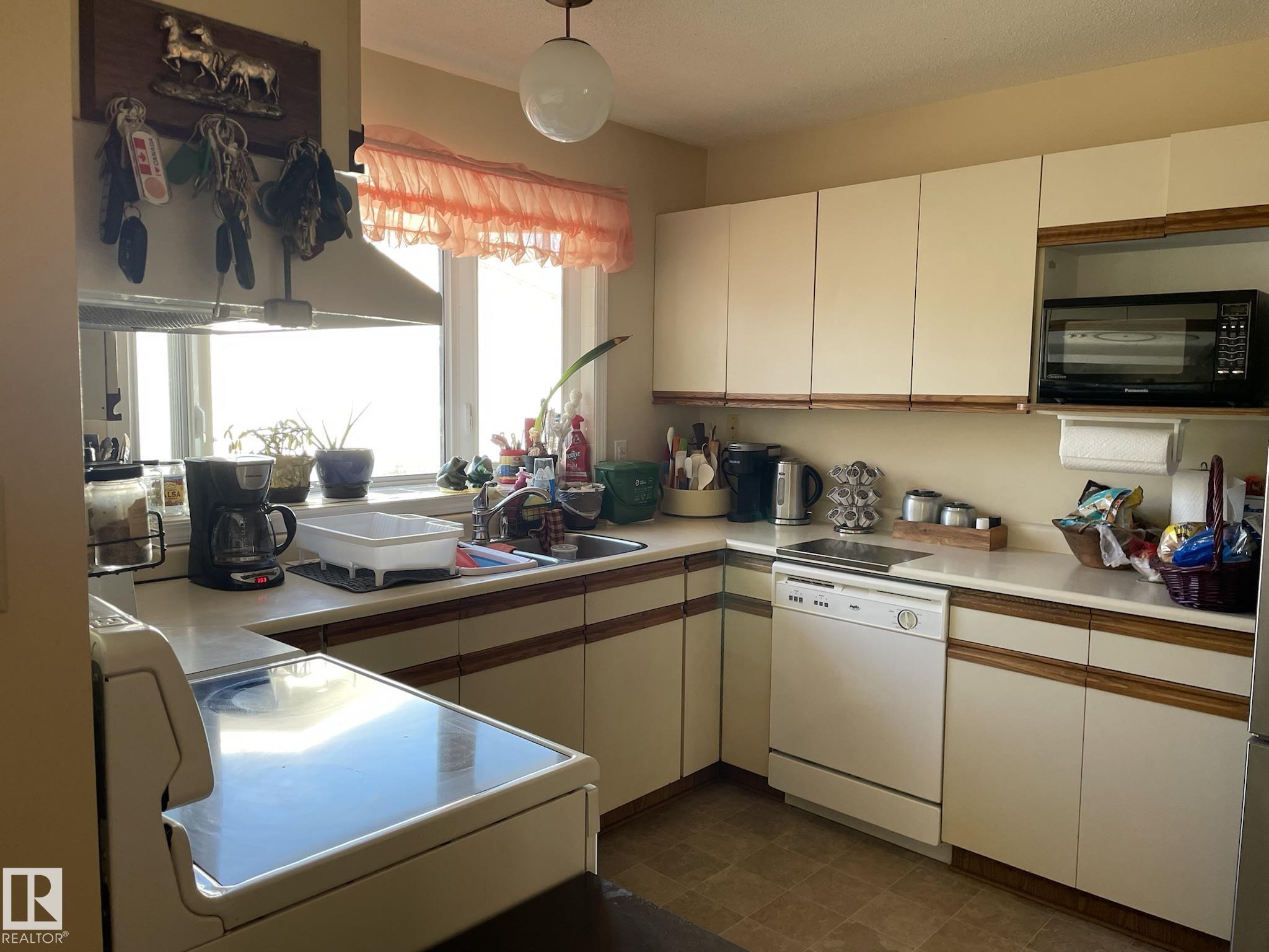 Photo 5 at 4327 114a Street NW, Royal Gardens, Edmonton