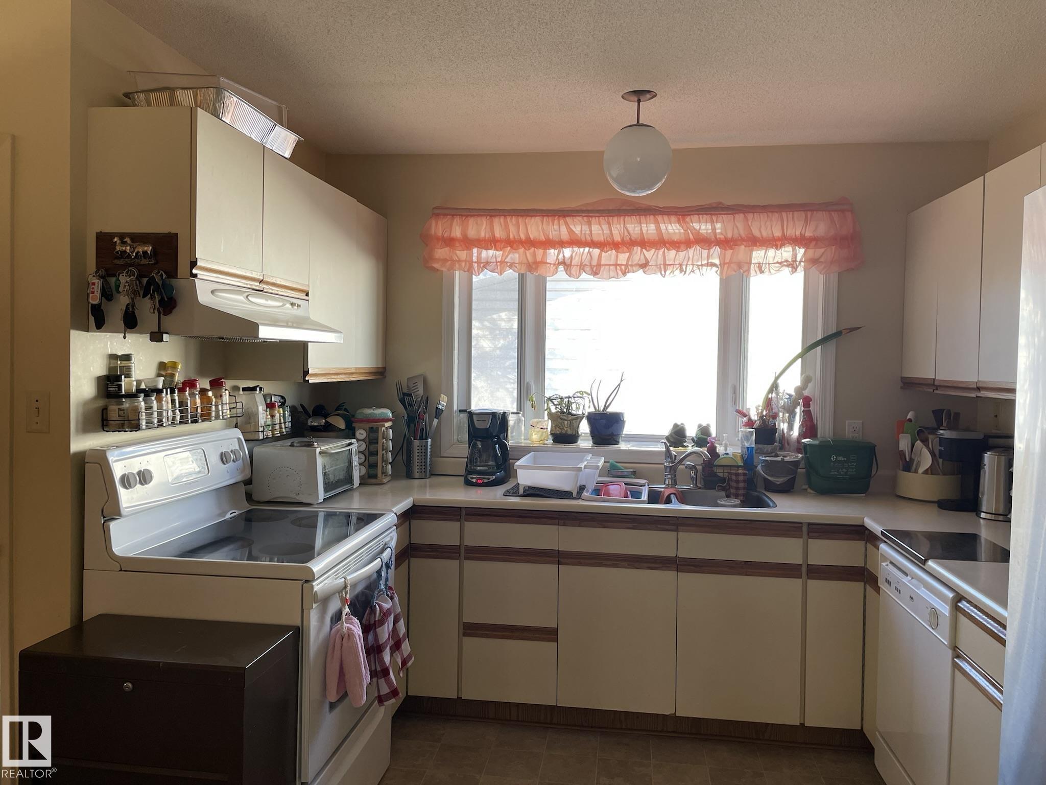 Photo 6 at 4327 114a Street NW, Royal Gardens, Edmonton