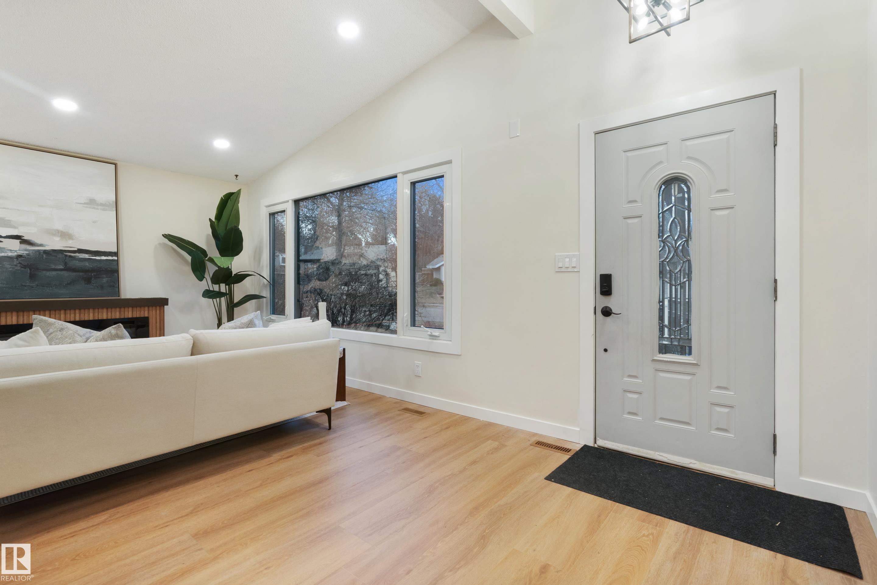 Photo 6 at 32 Woodcrest Avenue, Woodlands, St. Albert