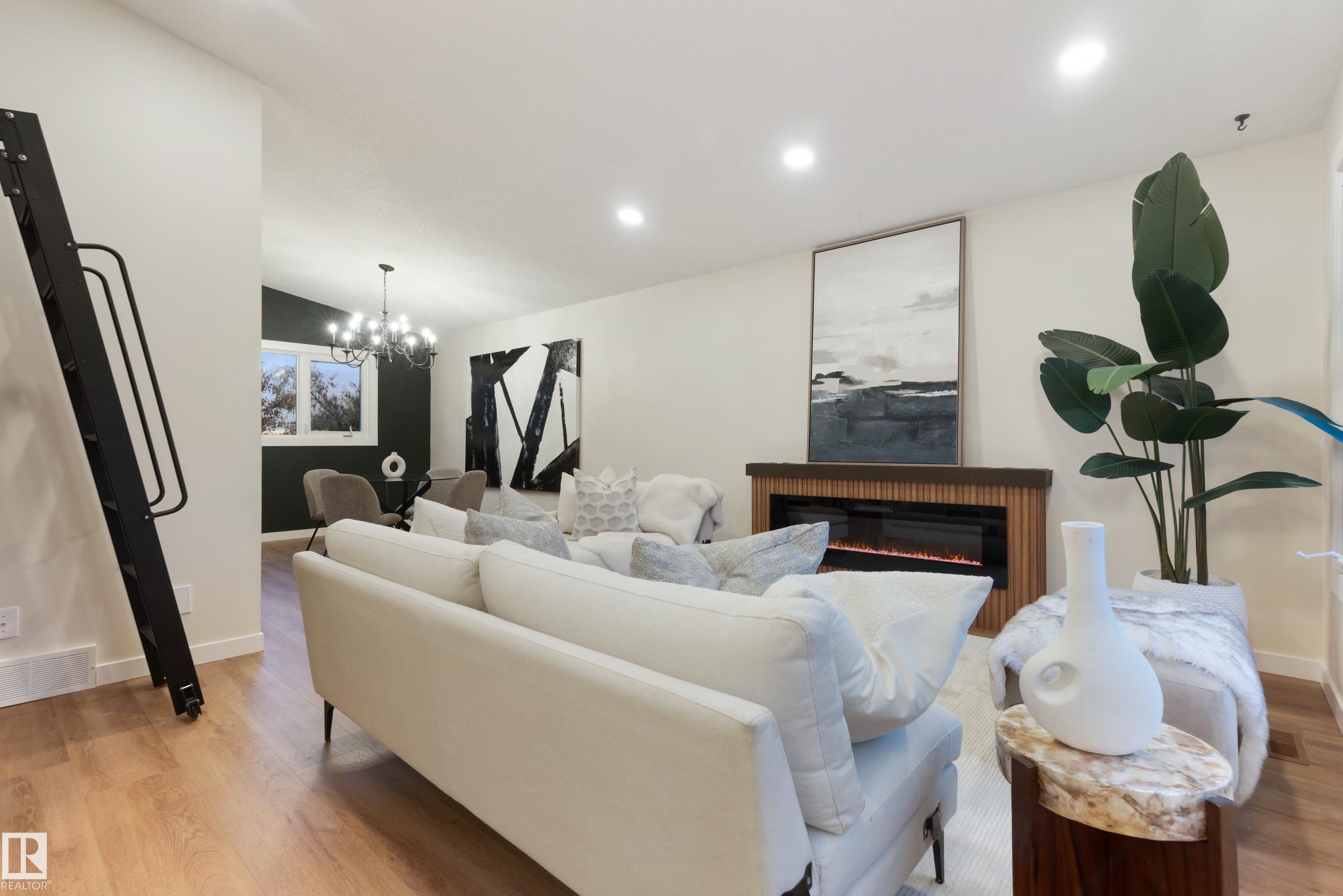 Photo 7 at 32 Woodcrest Avenue, Woodlands, St. Albert