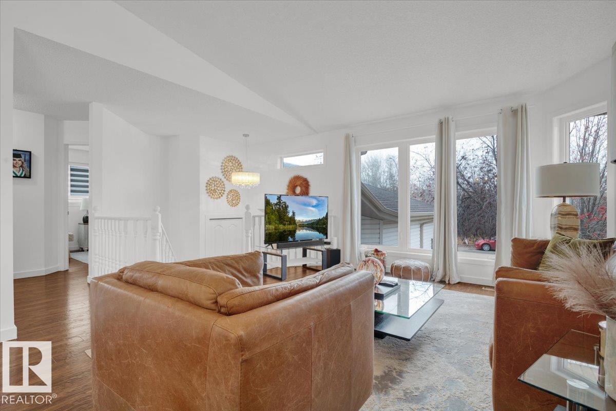 Photo 12 at 3635 44 Street NW, Kiniski Gardens, Edmonton