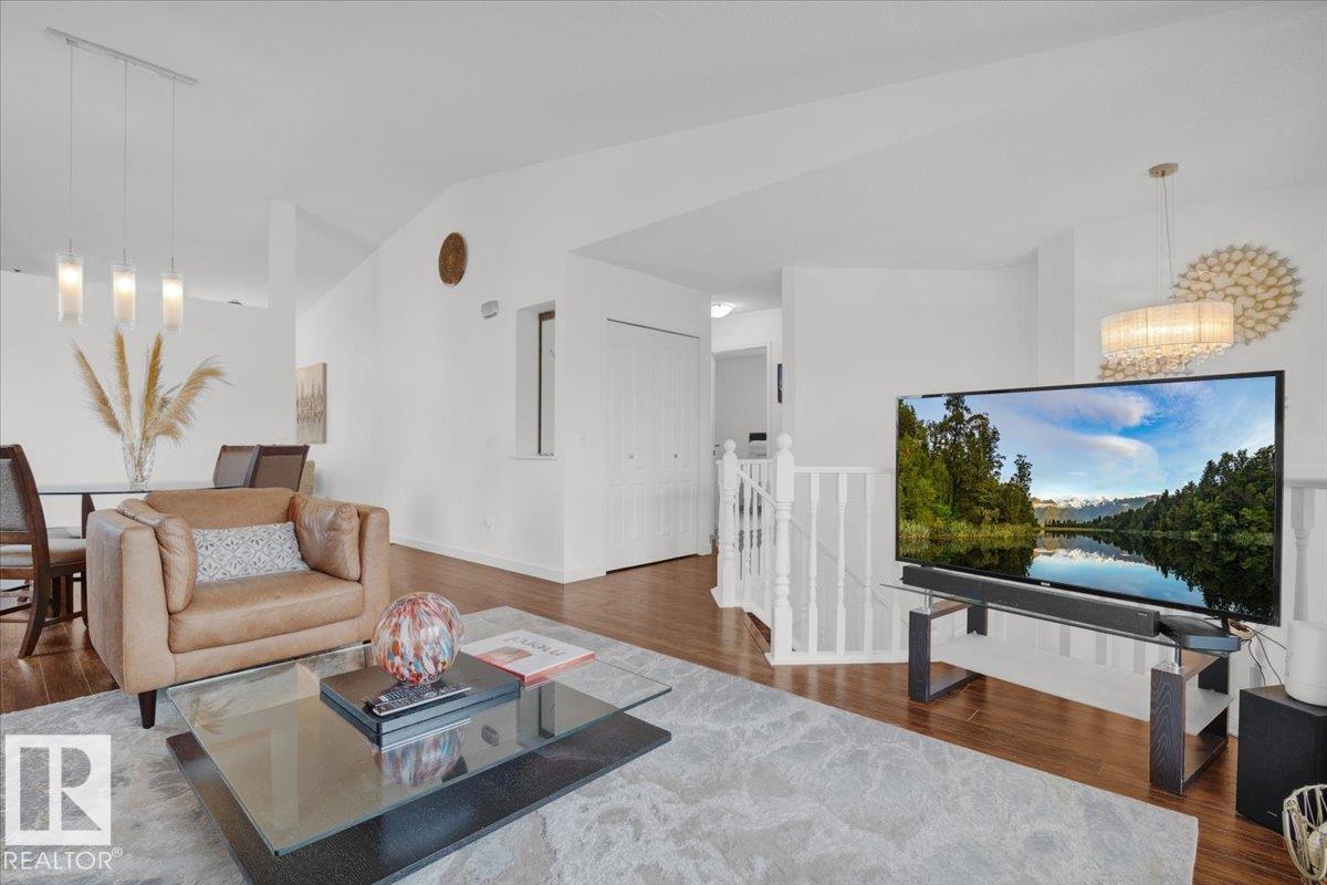 Photo 13 at 3635 44 Street NW, Kiniski Gardens, Edmonton