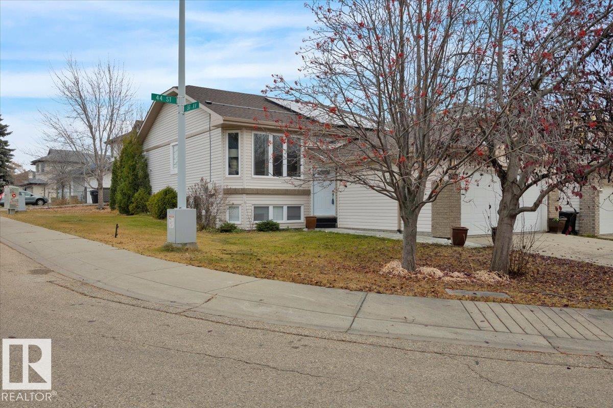 Photo 4 at 3635 44 Street NW, Kiniski Gardens, Edmonton