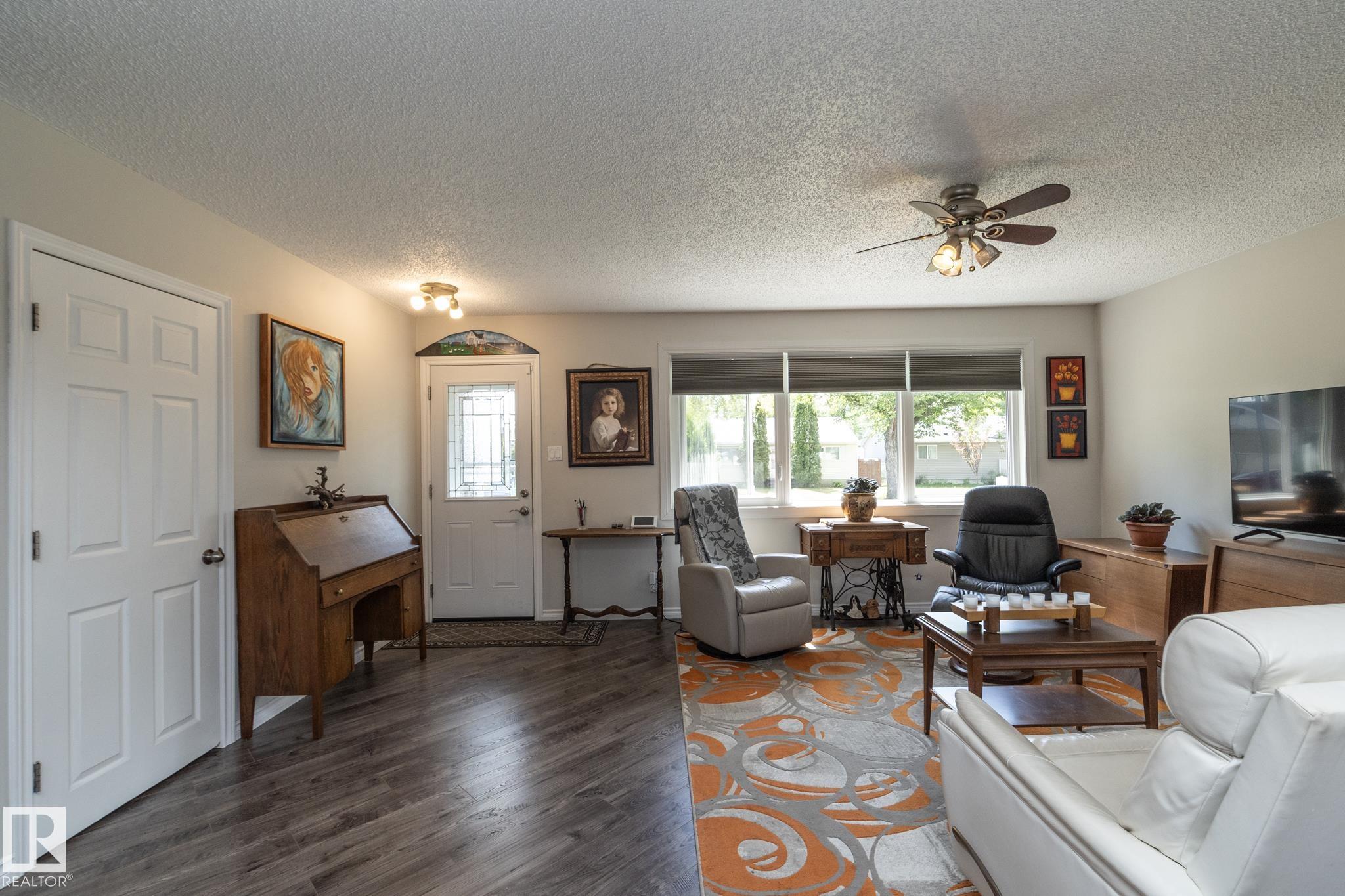 Photo 11 at 3418 120 Avenue NW, Beacon Heights, Edmonton