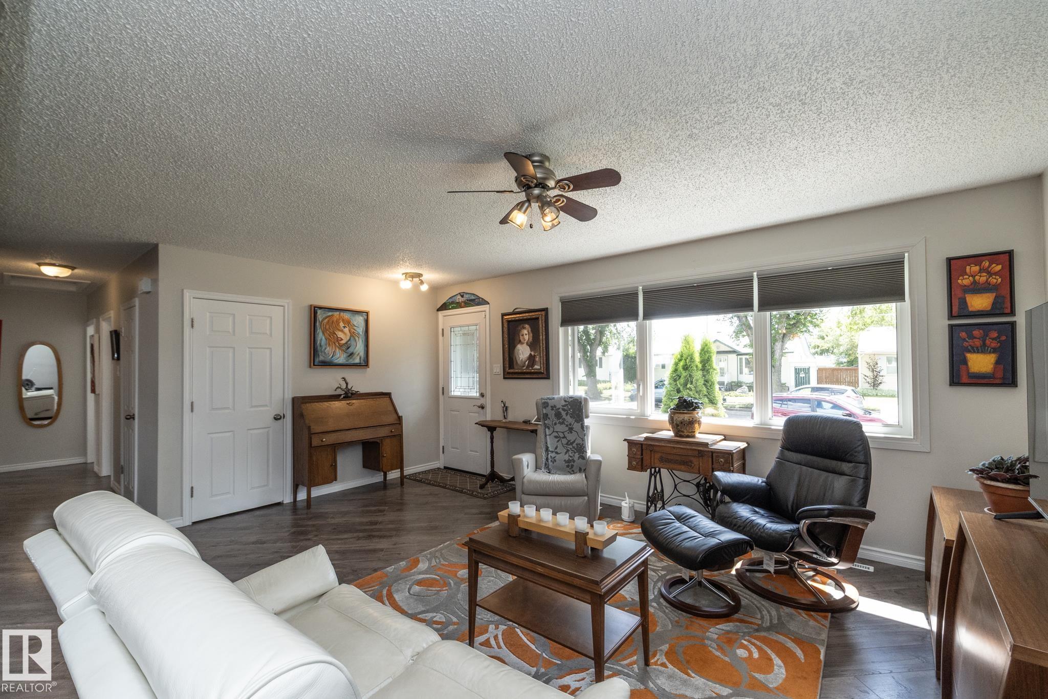 Photo 12 at 3418 120 Avenue NW, Beacon Heights, Edmonton