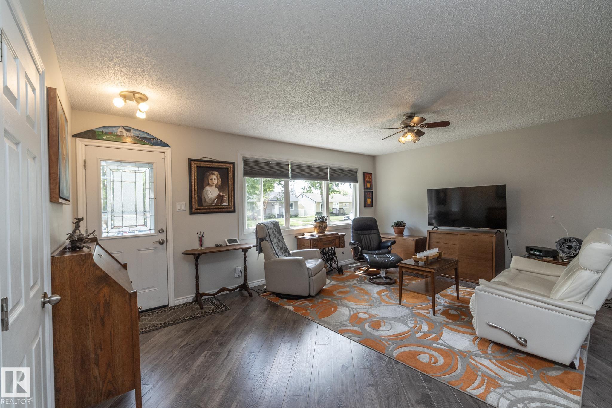 Photo 8 at 3418 120 Avenue NW, Beacon Heights, Edmonton