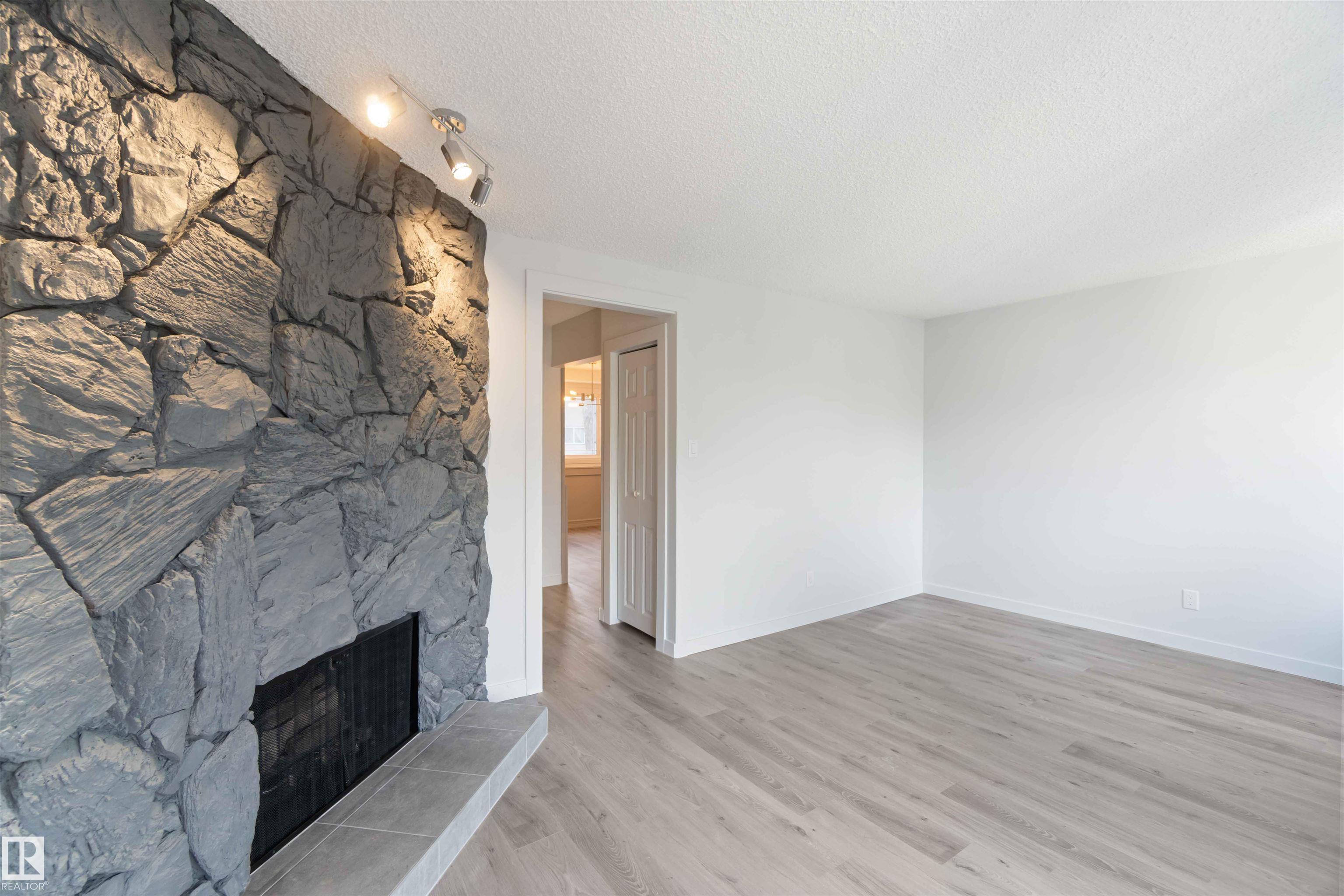 Photo 18 at 1281 Hooke Road NW, Overlanders, Edmonton