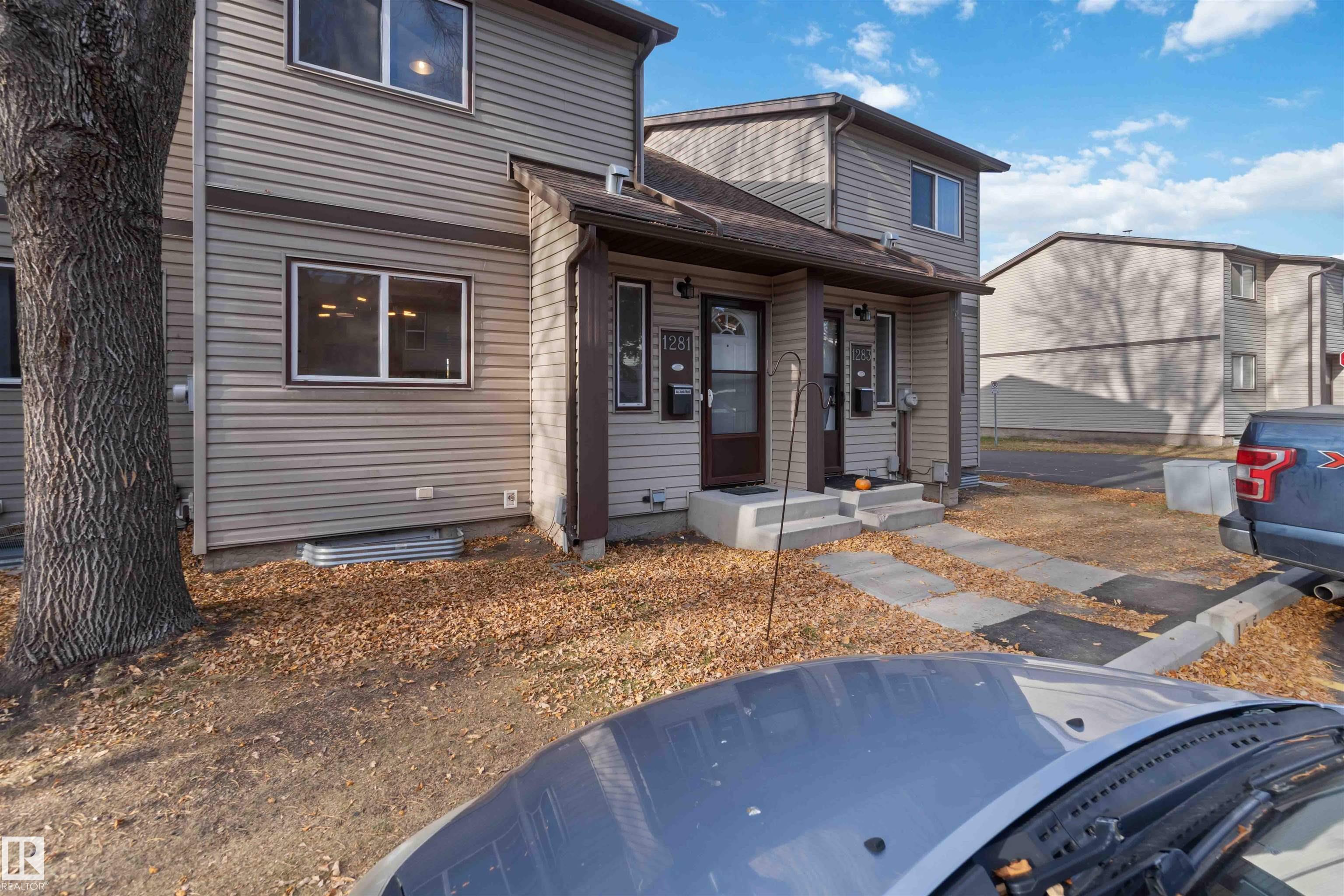 Photo 3 at 1281 Hooke Road NW, Overlanders, Edmonton