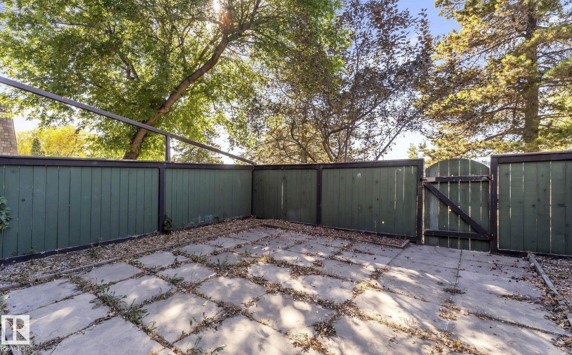 Photo 24 at 713 Village On The Green NW, York, Edmonton