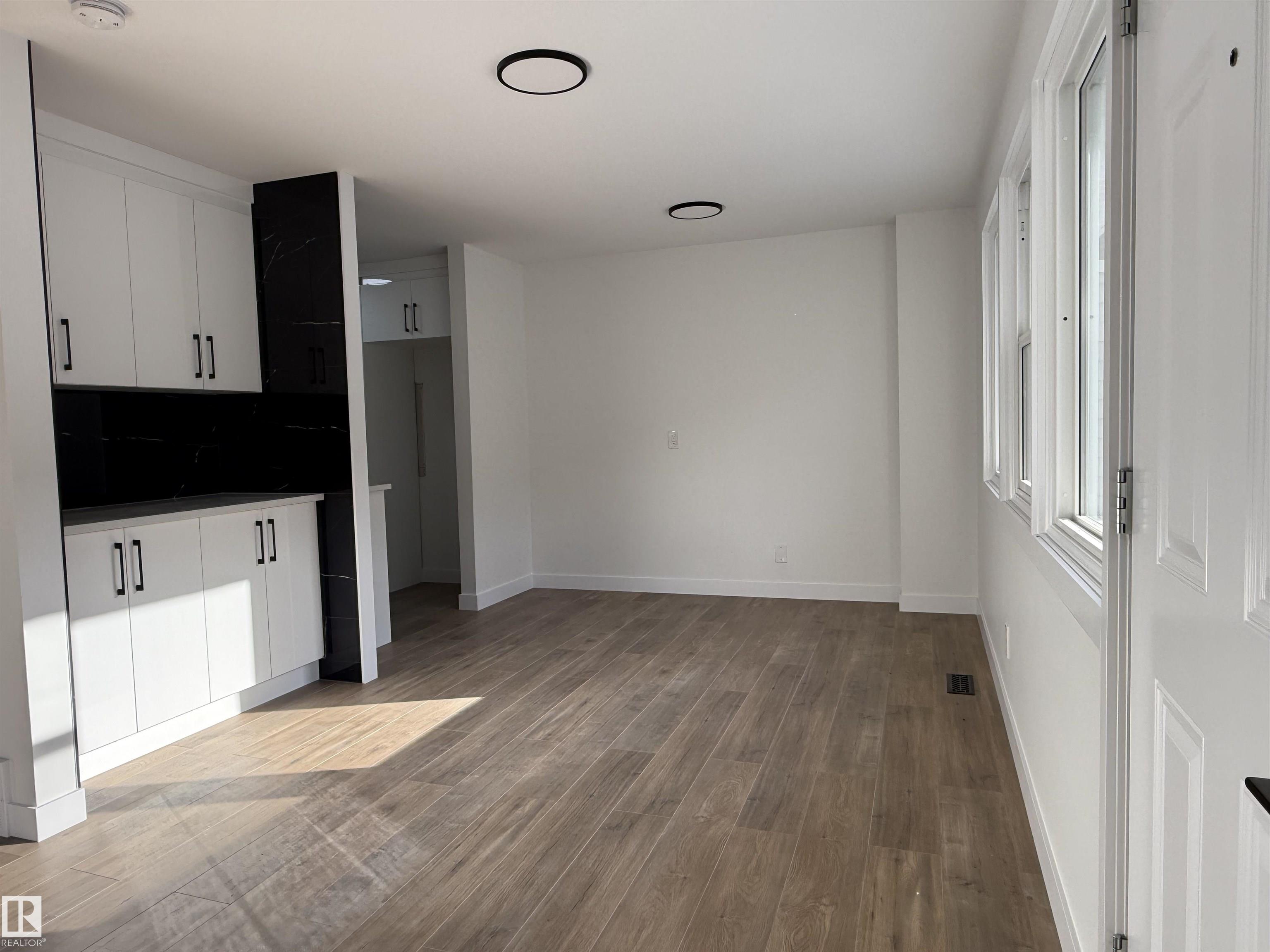 Photo 8 at 713 Village On The Green NW, York, Edmonton