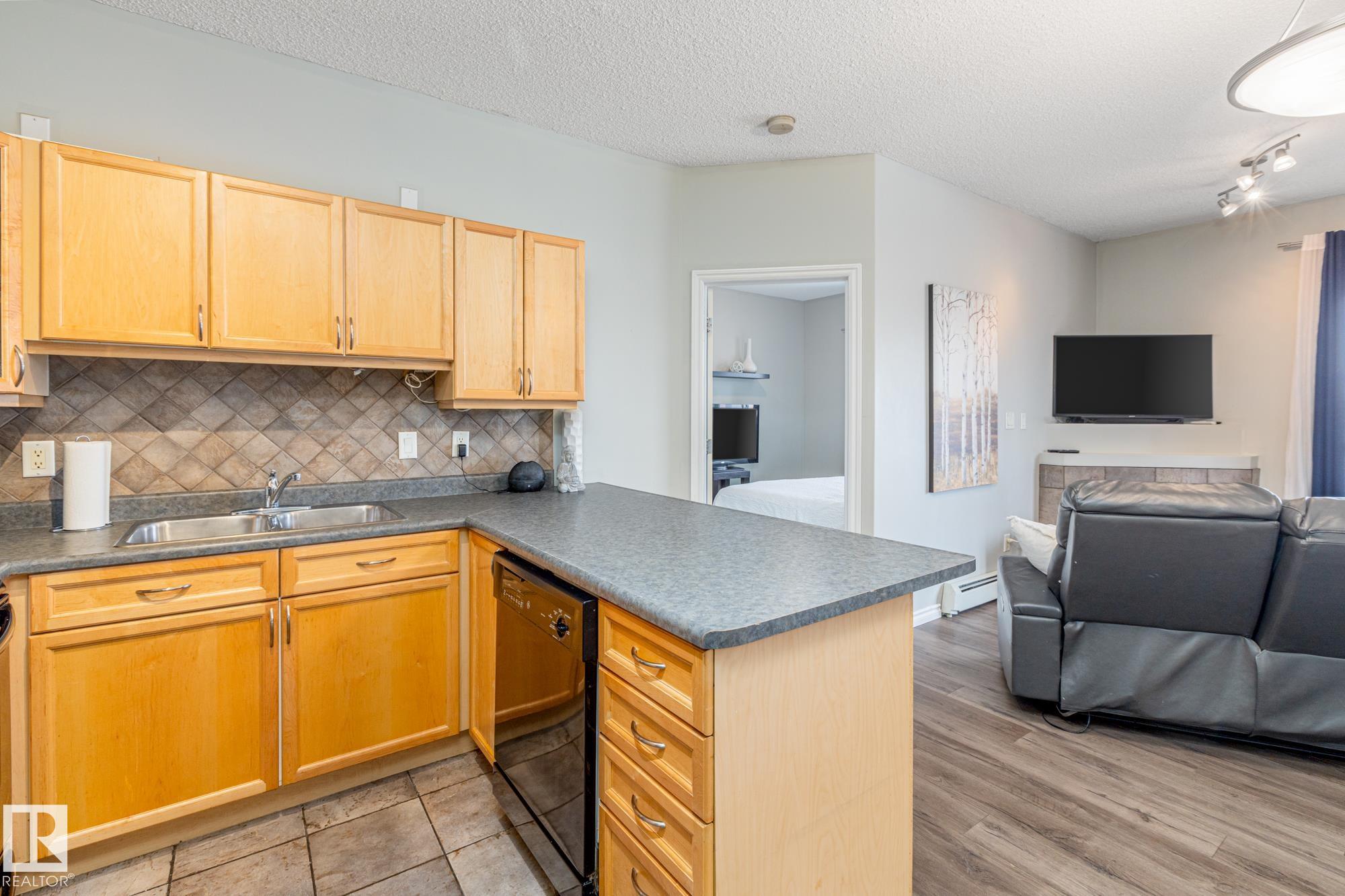 Photo 9 at 208 - 10118 95 Street NW, Boyle Street, Edmonton