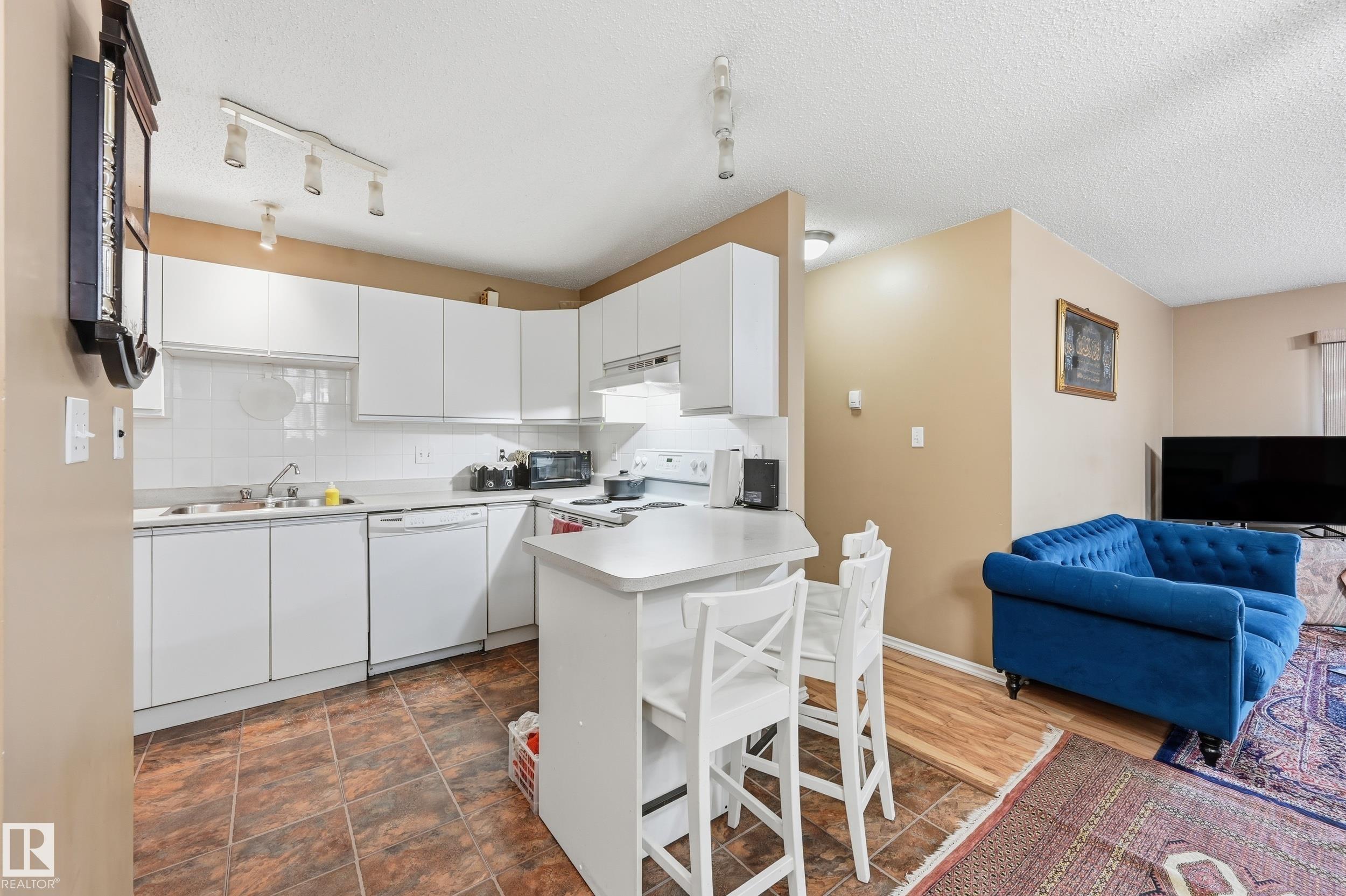 Photo 11 at 201 - 9010 106 Avenue NW, Boyle Street, Edmonton