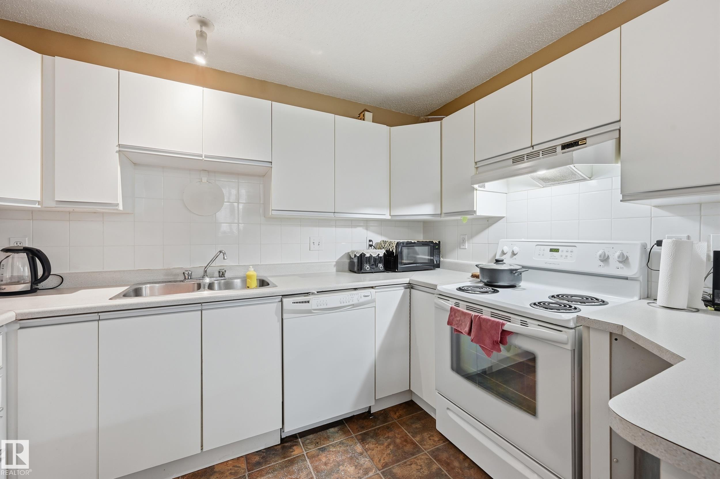 Photo 10 at 201 - 9010 106 Avenue NW, Boyle Street, Edmonton