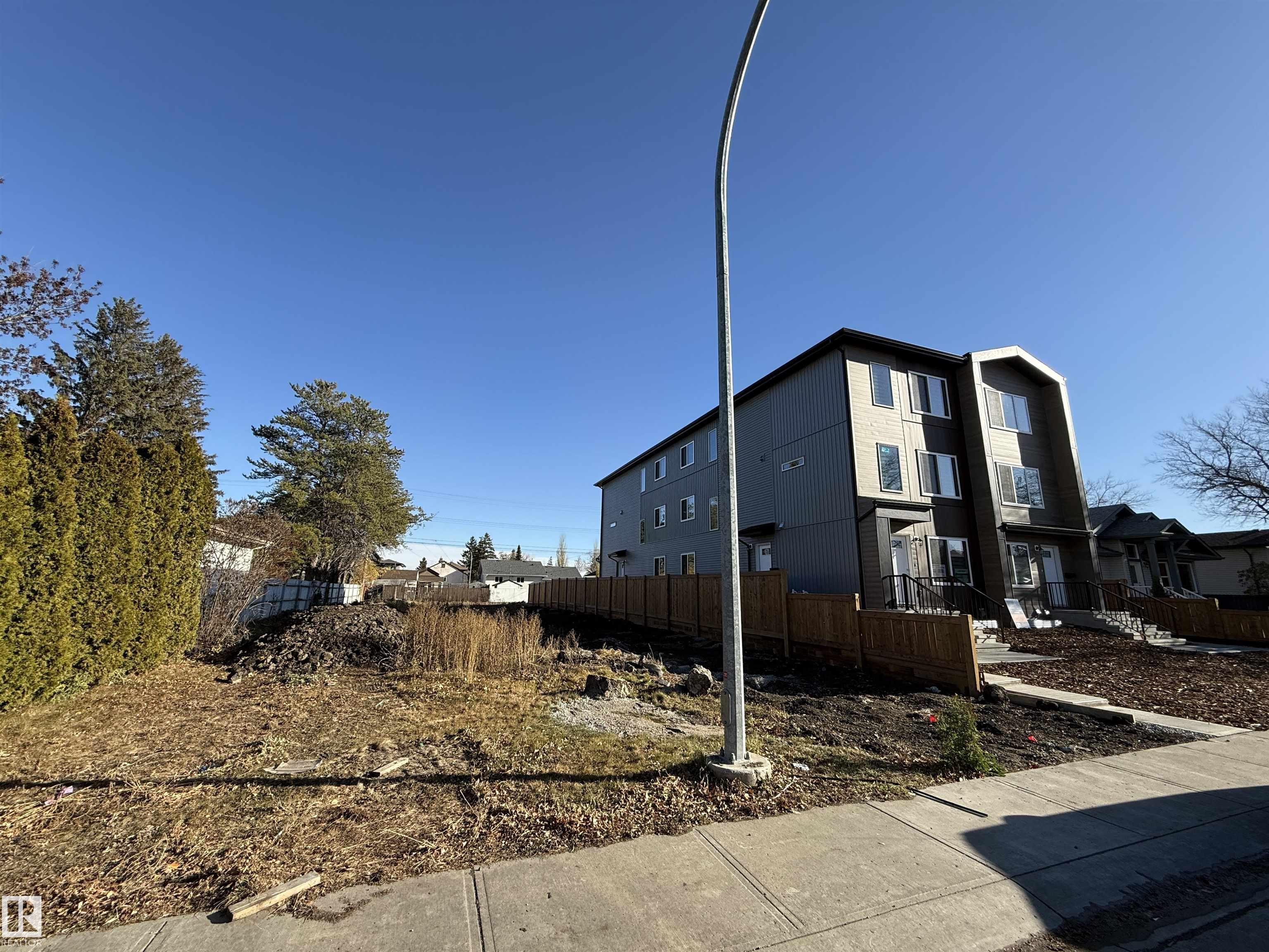 Photo 2 at 9831 154 Street NW, West Jasper Place, Edmonton