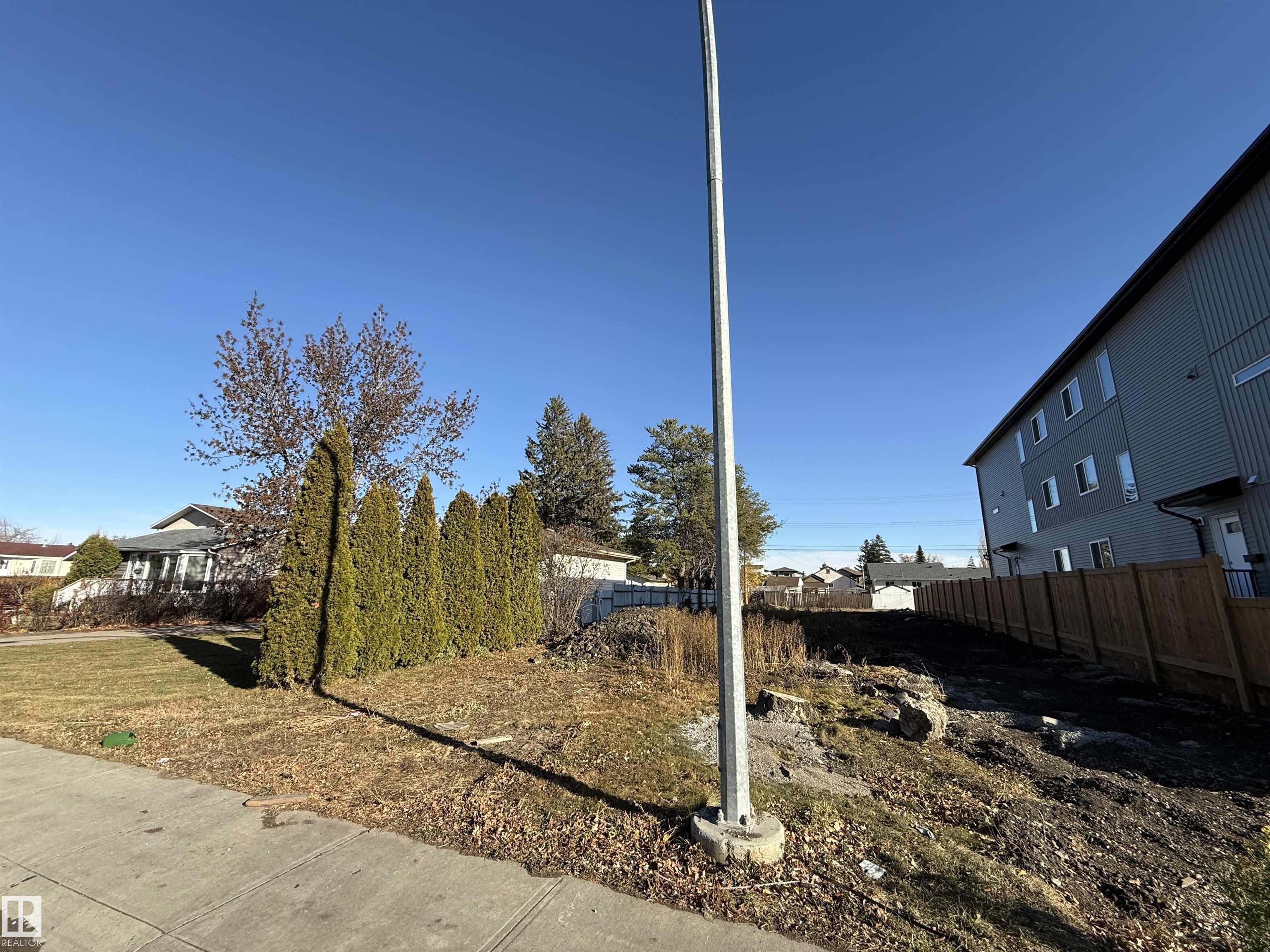 Photo 3 at 9831 154 Street NW, West Jasper Place, Edmonton