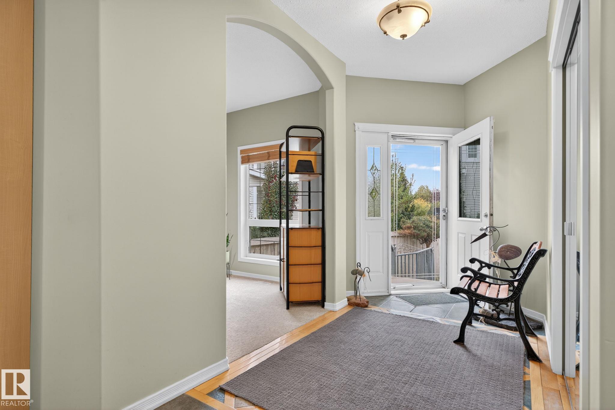 Picture for 576 GLENWRIGHT CR NW