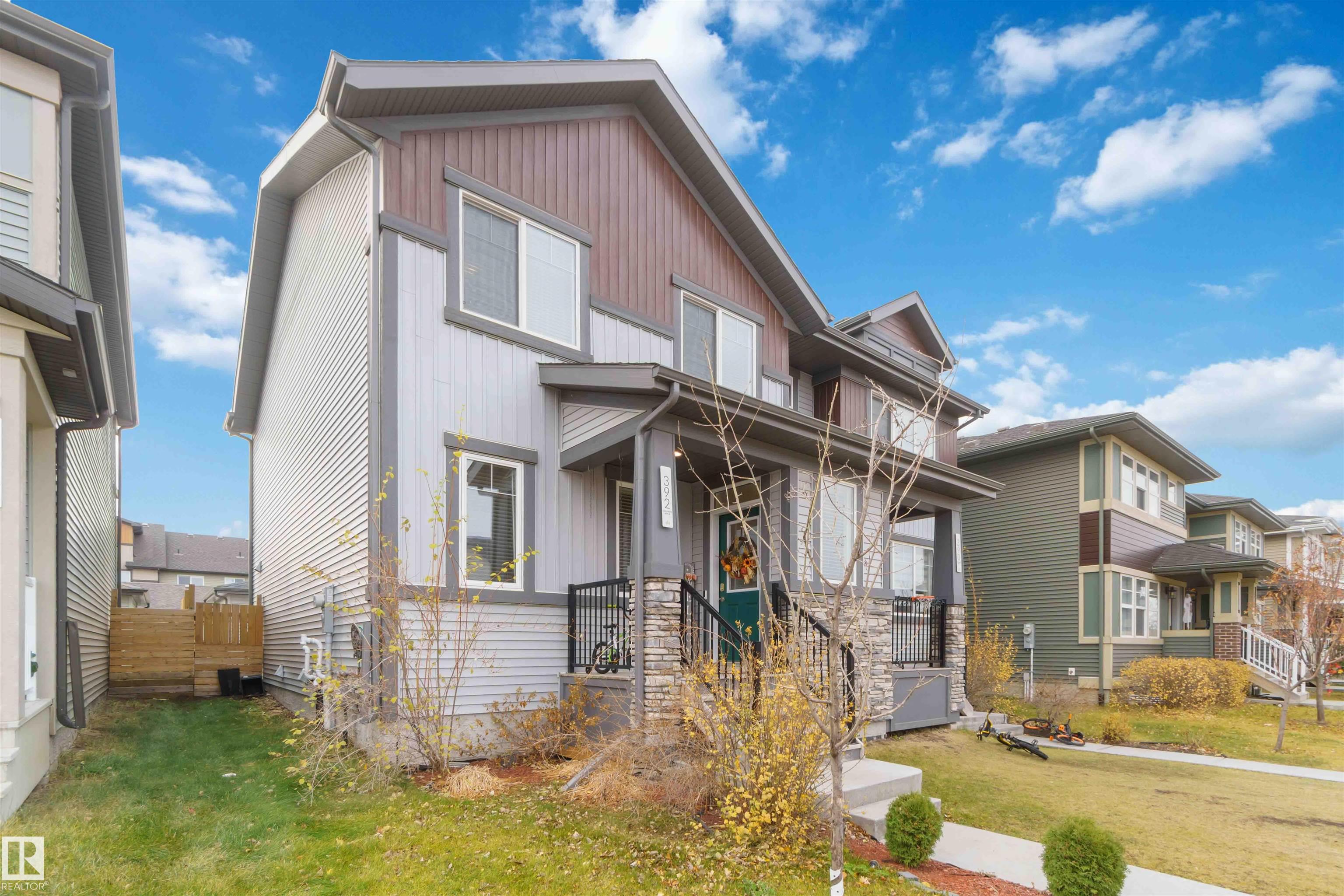 Picture for 392 CHARLESWORTH DR SW