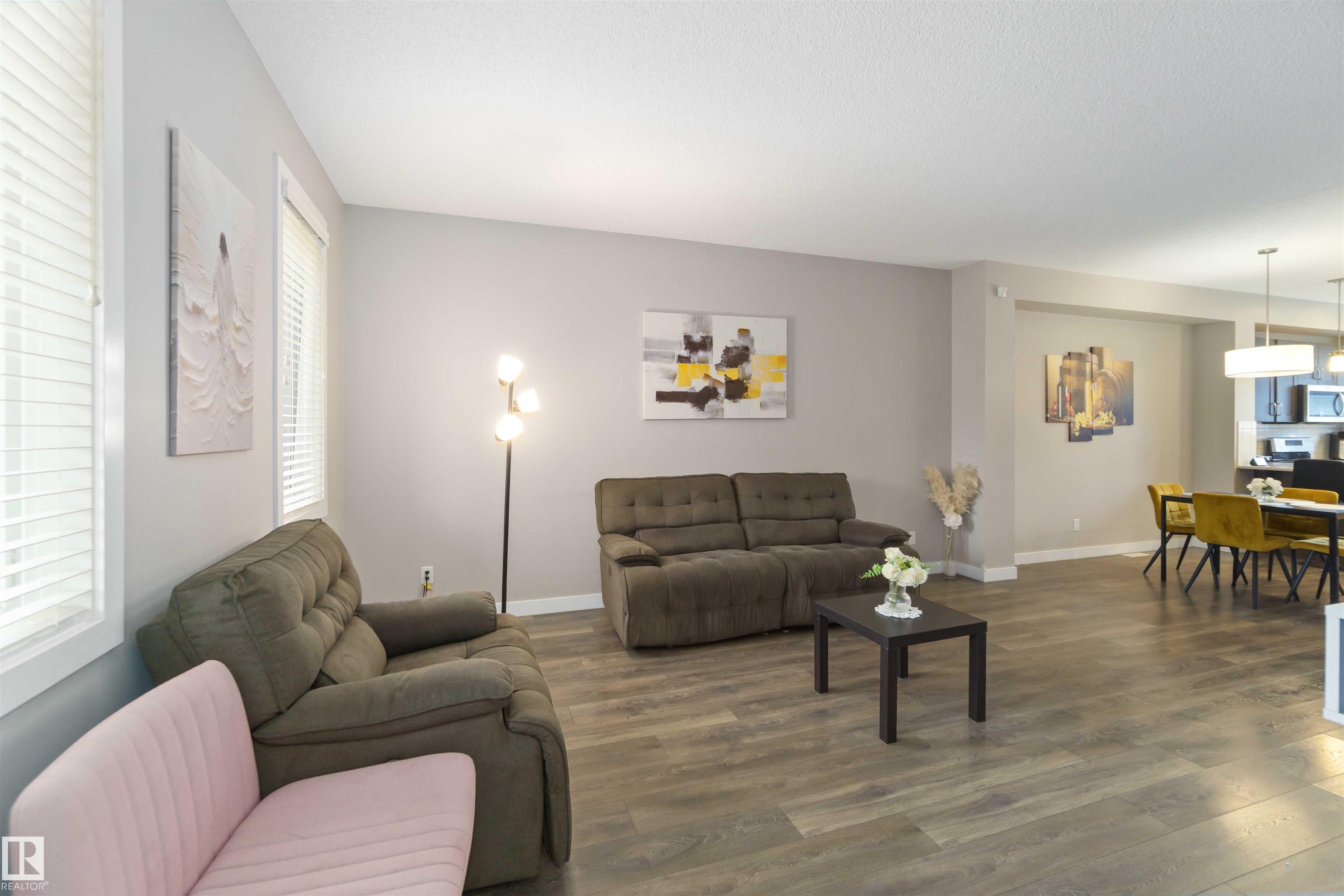 Picture for 392 CHARLESWORTH DR SW