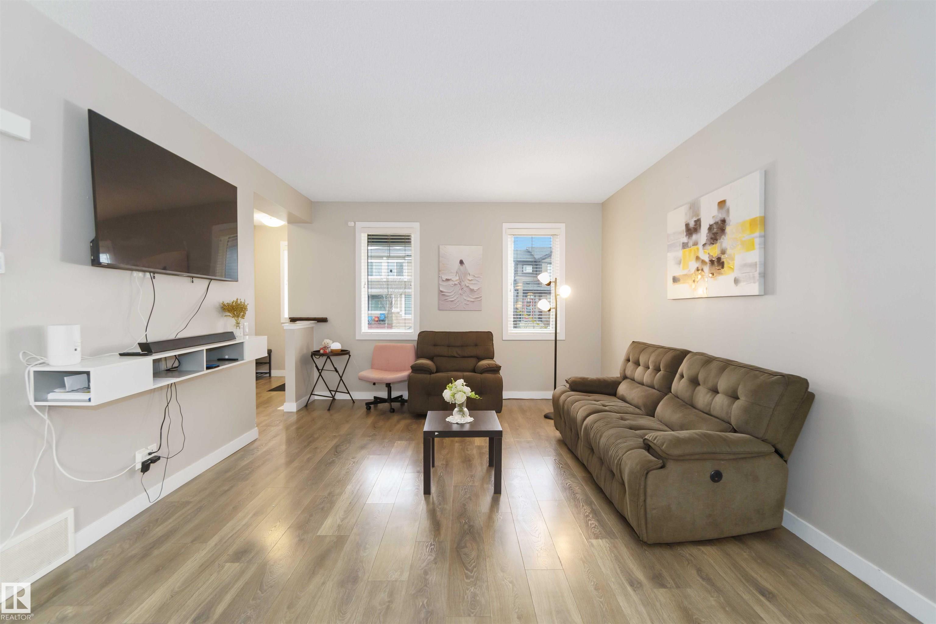 Picture for 392 CHARLESWORTH DR SW