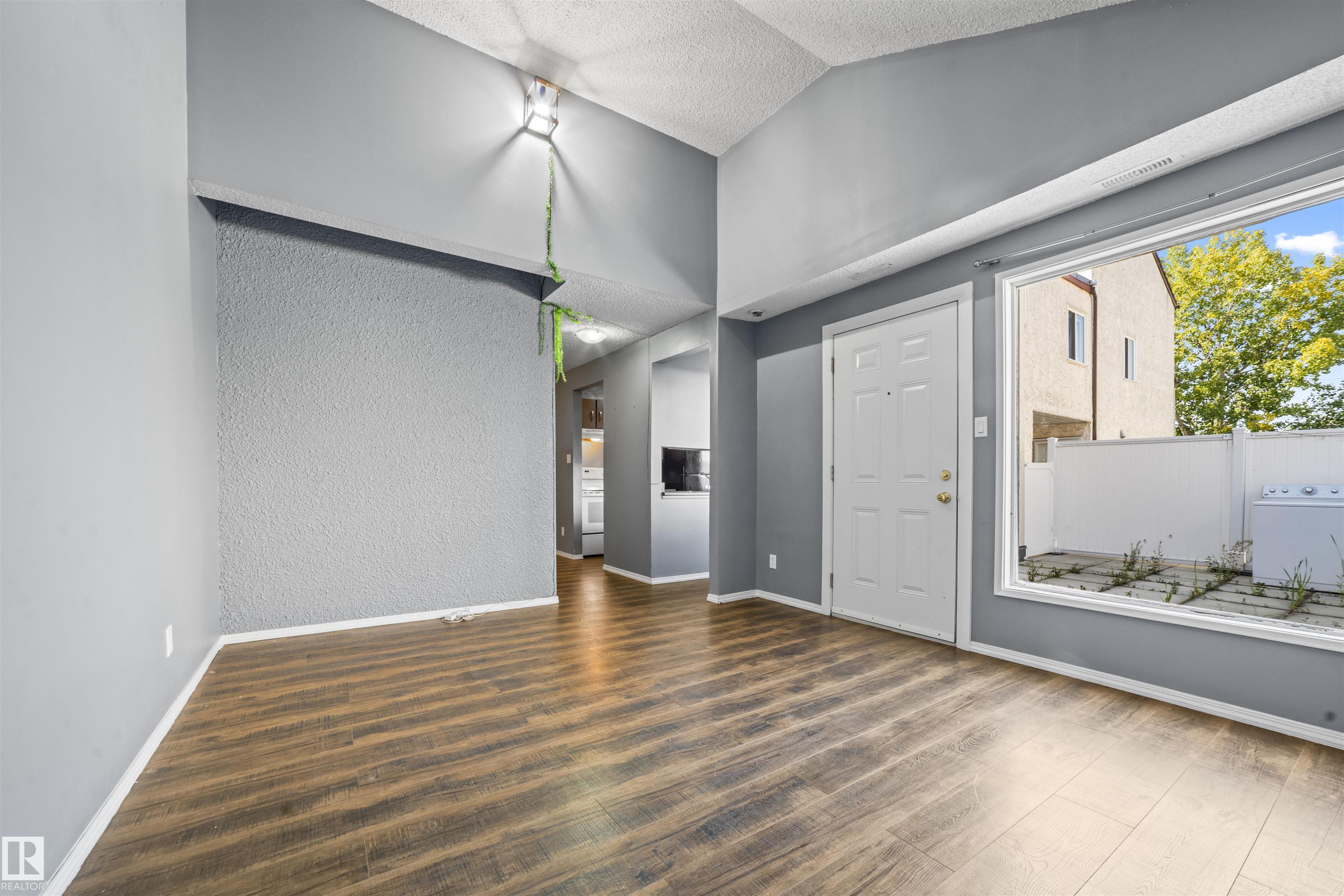 Photo 10 at 255 Lancaster Terrace NW, Dunluce, Edmonton