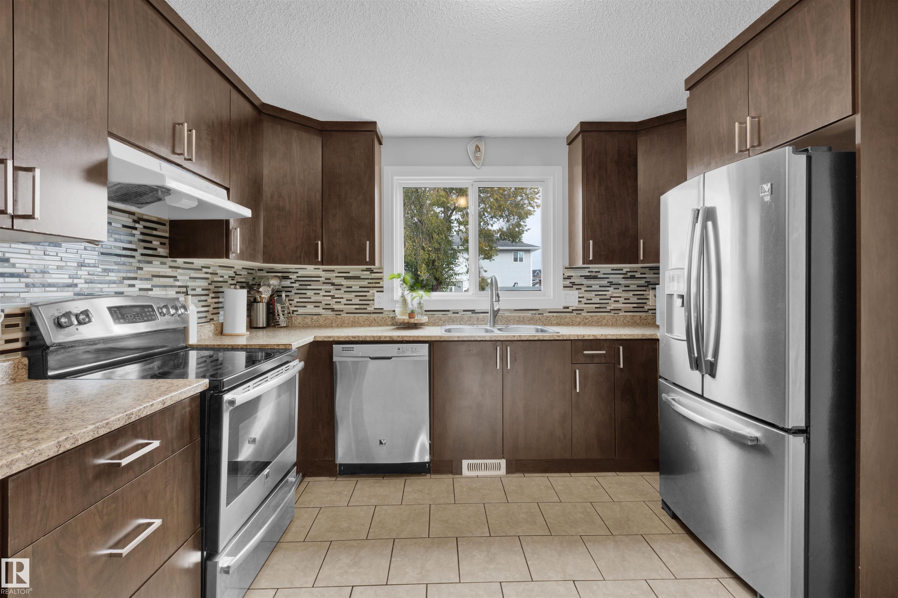 Photo 11 at 75 Grand Meadow Crescent NW, Greenview, Edmonton