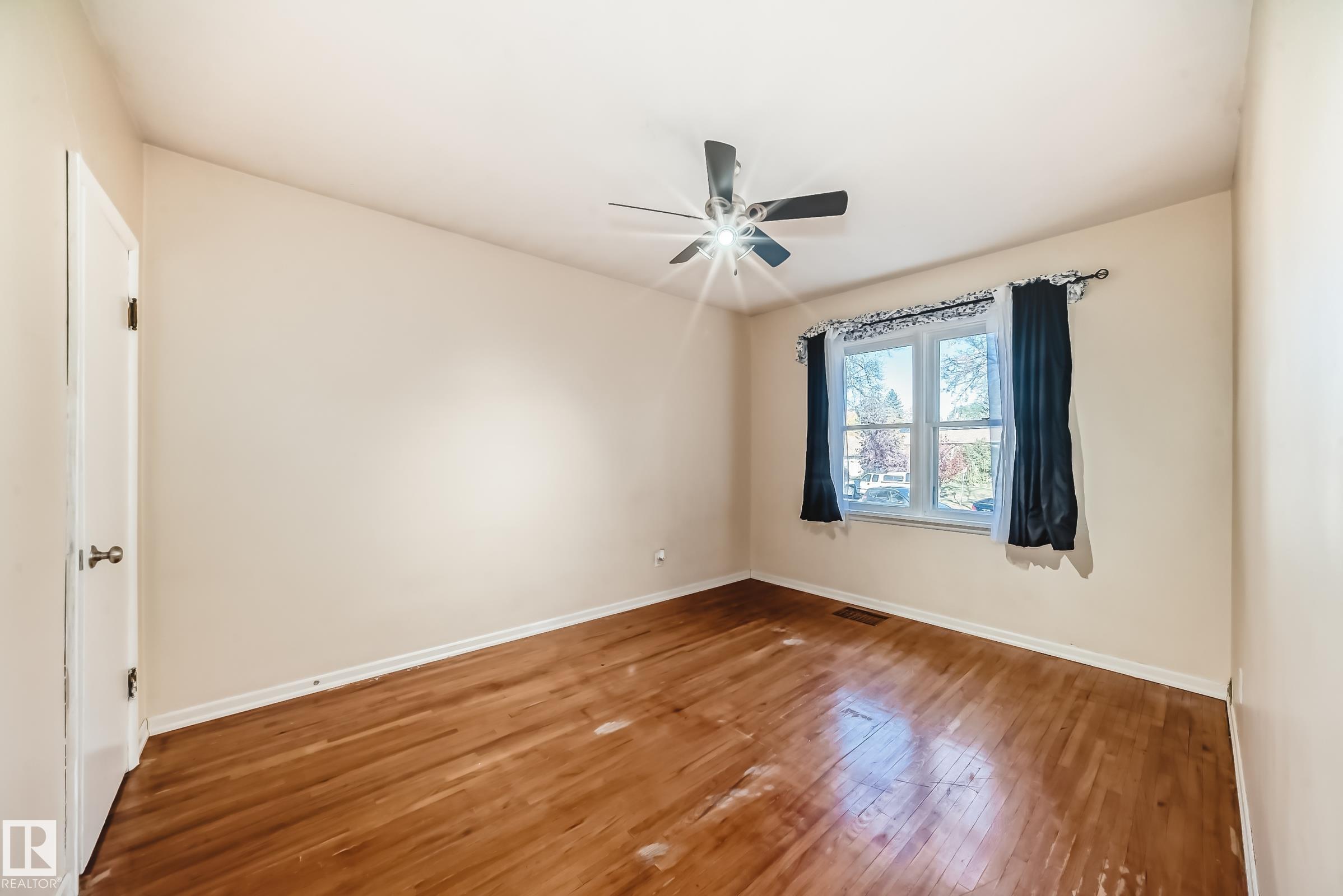 Photo 19 at 12807 121 Avenue NW, Sherbrooke, Edmonton