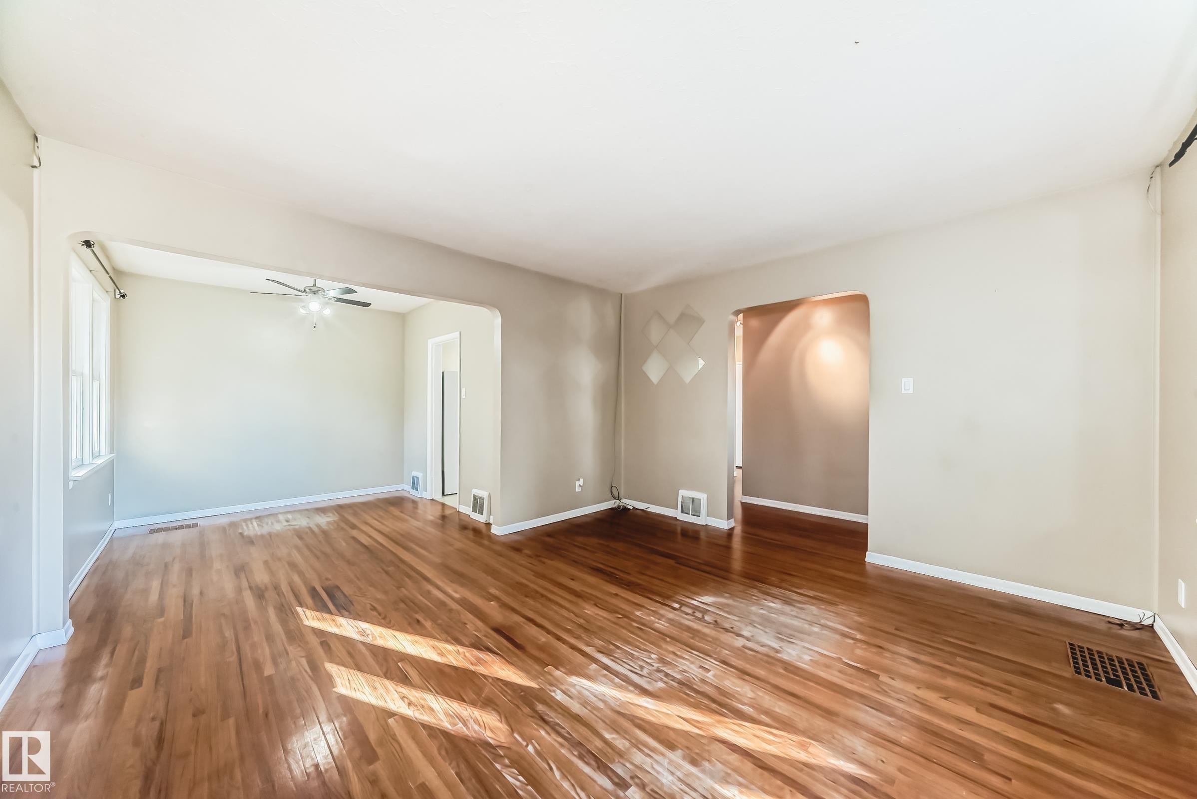 Photo 10 at 12807 121 Avenue NW, Sherbrooke, Edmonton