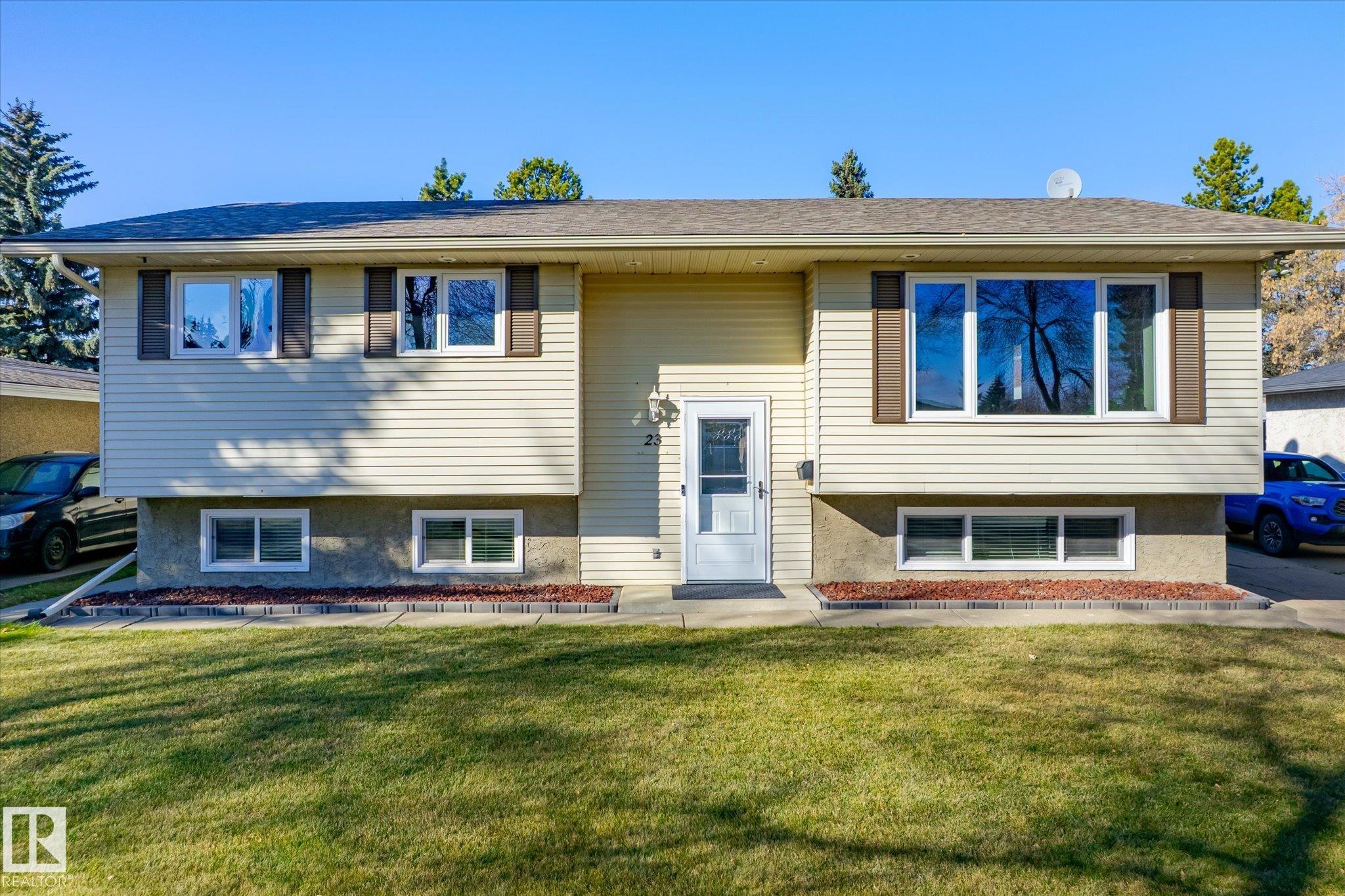 23 Annette Crescent, Akinsdale, St. Albert photo number 2