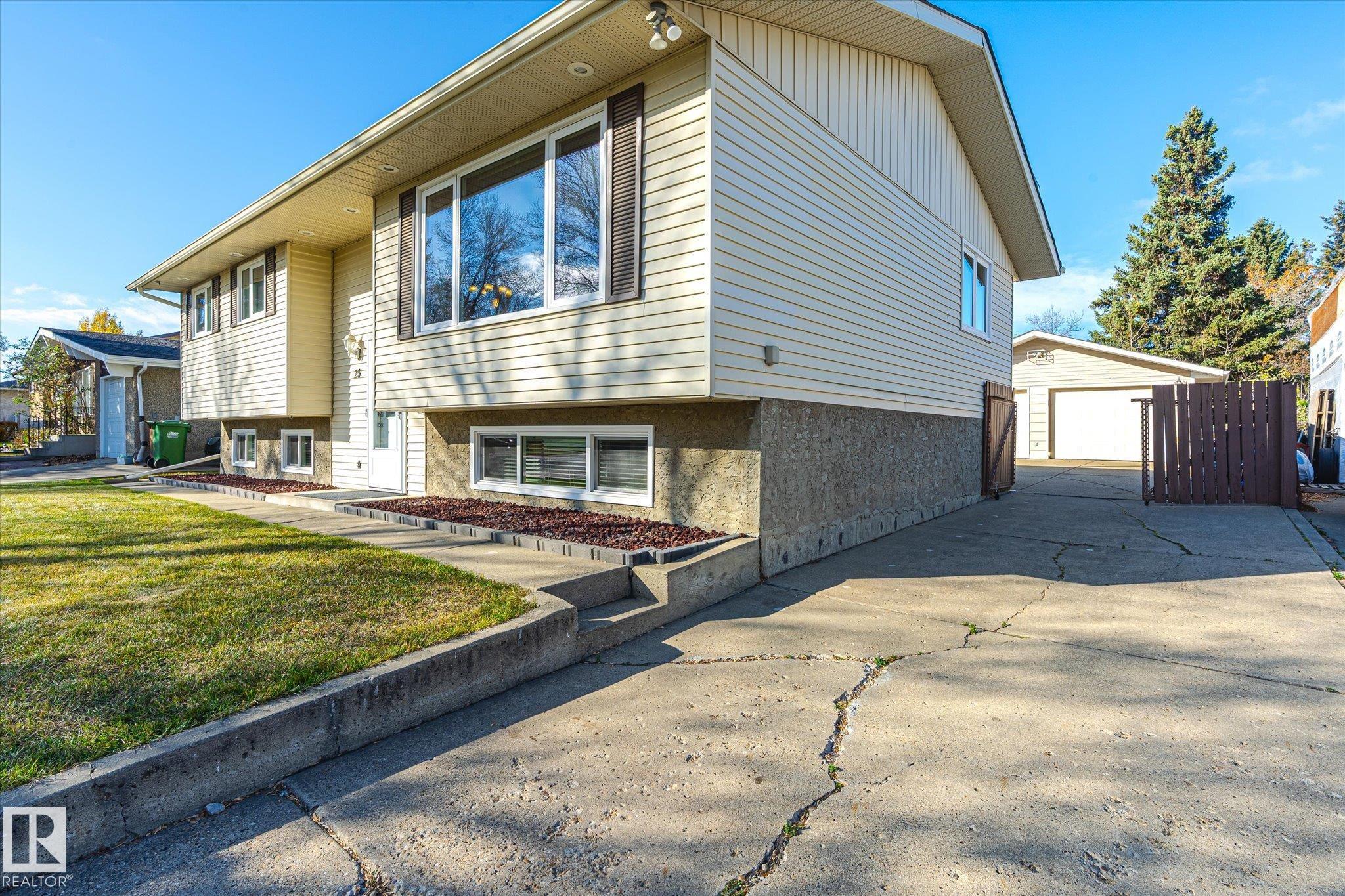 Photo 3 at 23 Annette Crescent, Akinsdale, St. Albert