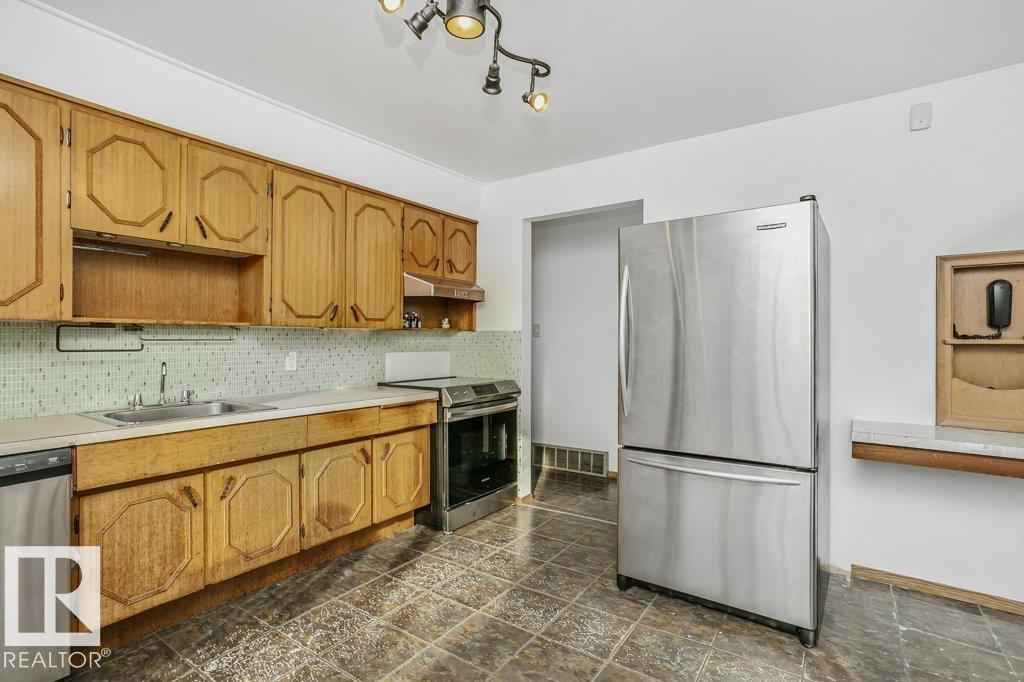 Photo 16 at 6211 134 Avenue NW, Belvedere, Edmonton