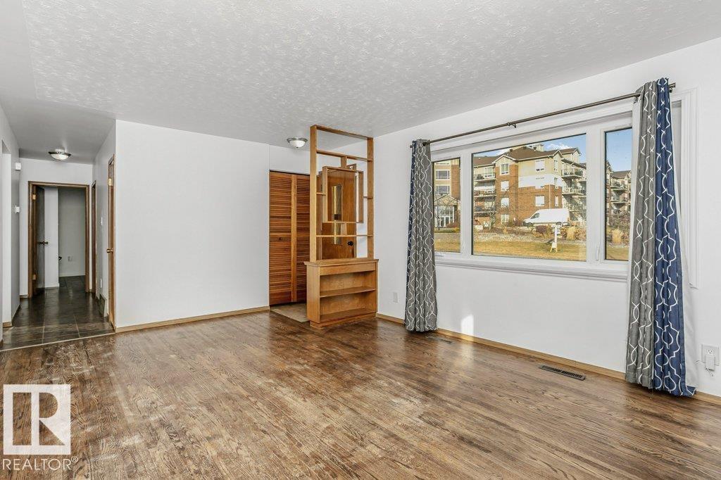 Photo 5 at 6211 134 Avenue NW, Belvedere, Edmonton