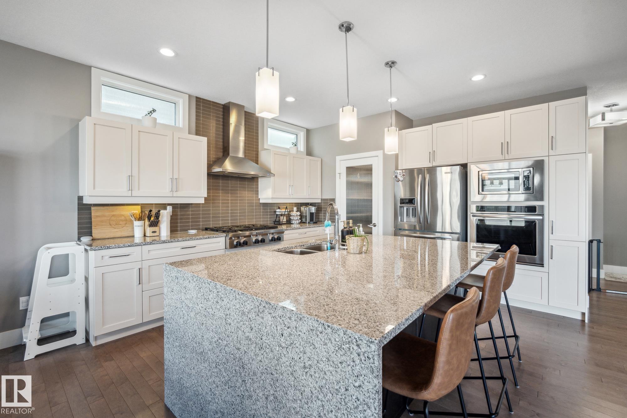 Photo 2 at 2135 Glenridding Way SW, Glenridding Heights, Edmonton